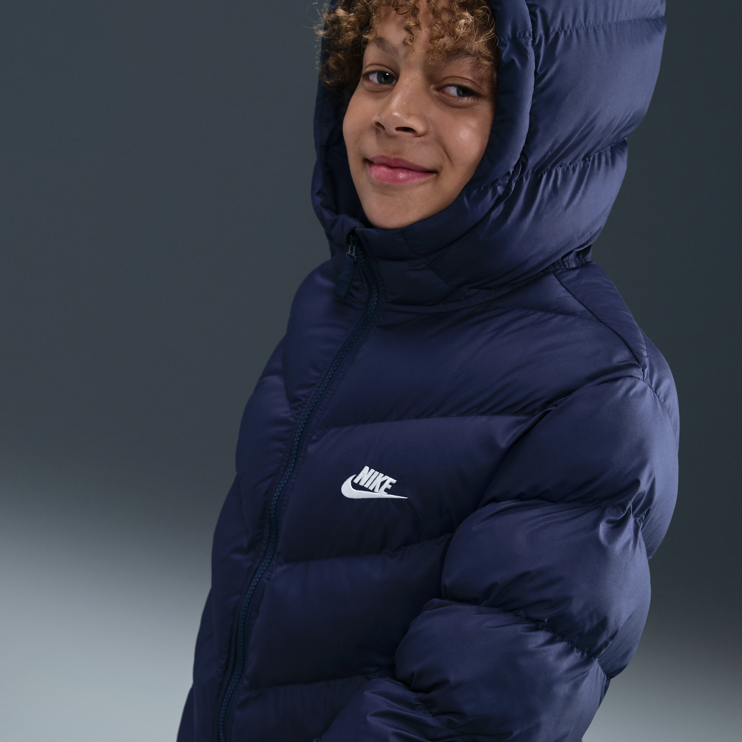 Thumbnail - Nike All Day Play Therma-FIT-Puffer-Jacke mit weiter Passform (ältere Kinder) - Blau