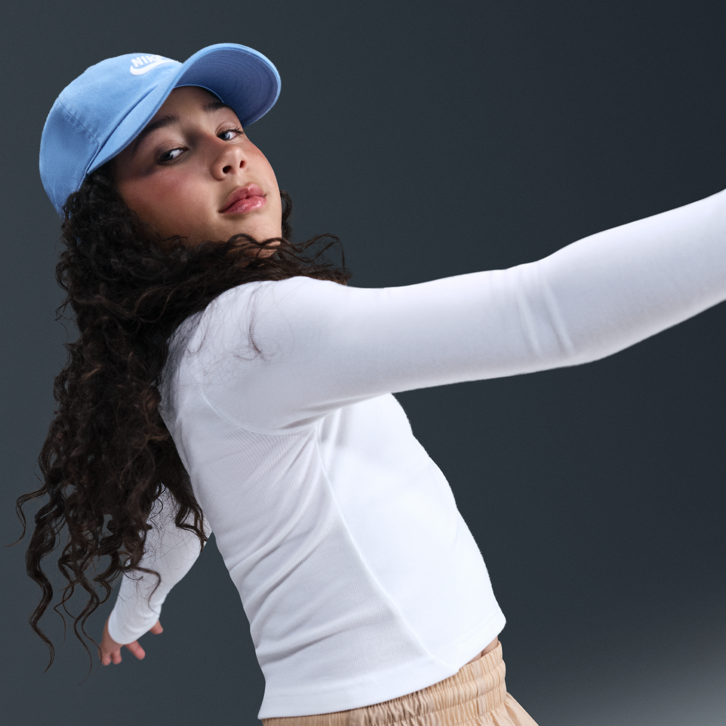 Thumbnail - Nike Sportswear Longsleeve mit eckigem Ausschnitt (ältere Kinder, Mädchen) - Weiß
