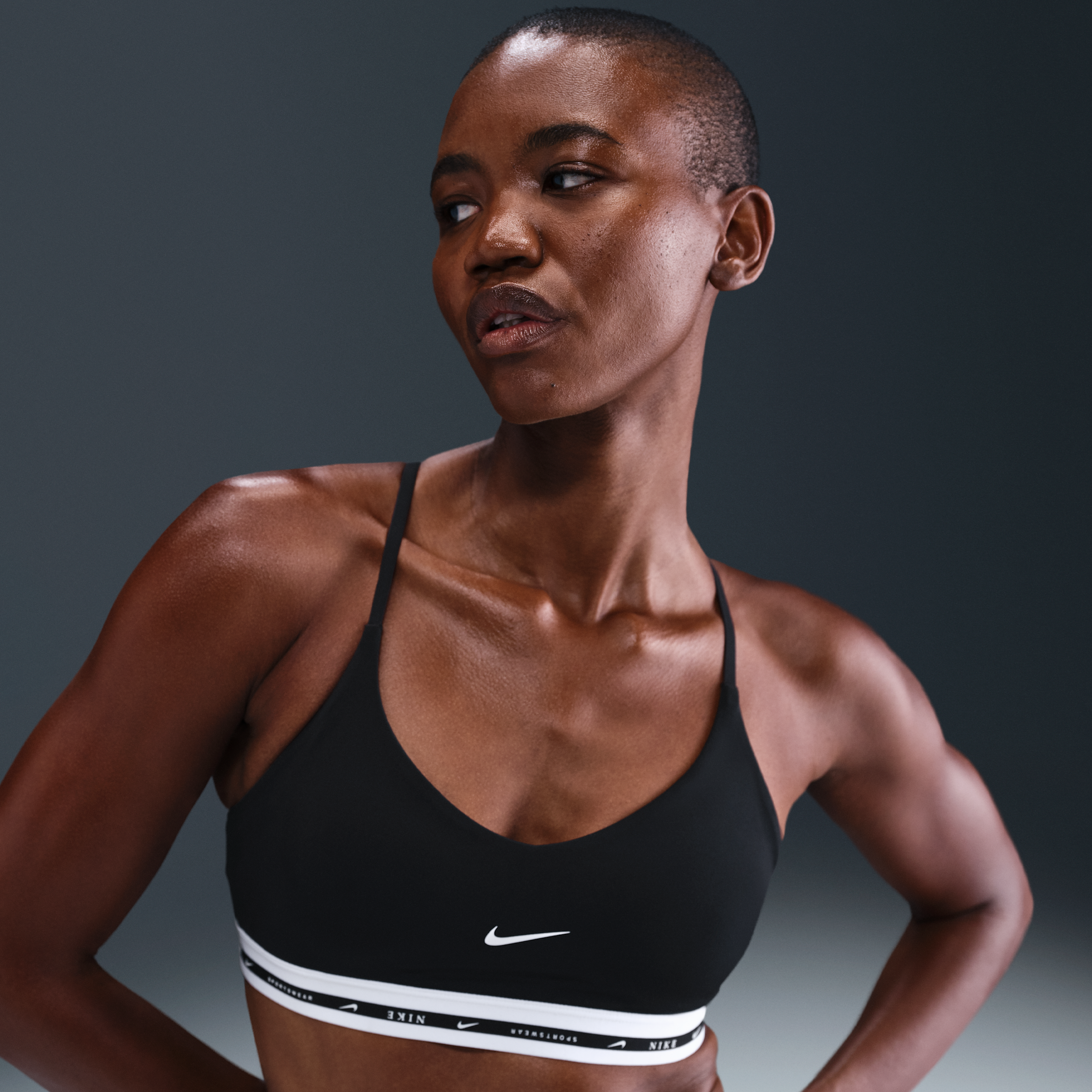 Nike Indy verstelbare padded sport-bh met lichte ondersteuning - Zwart