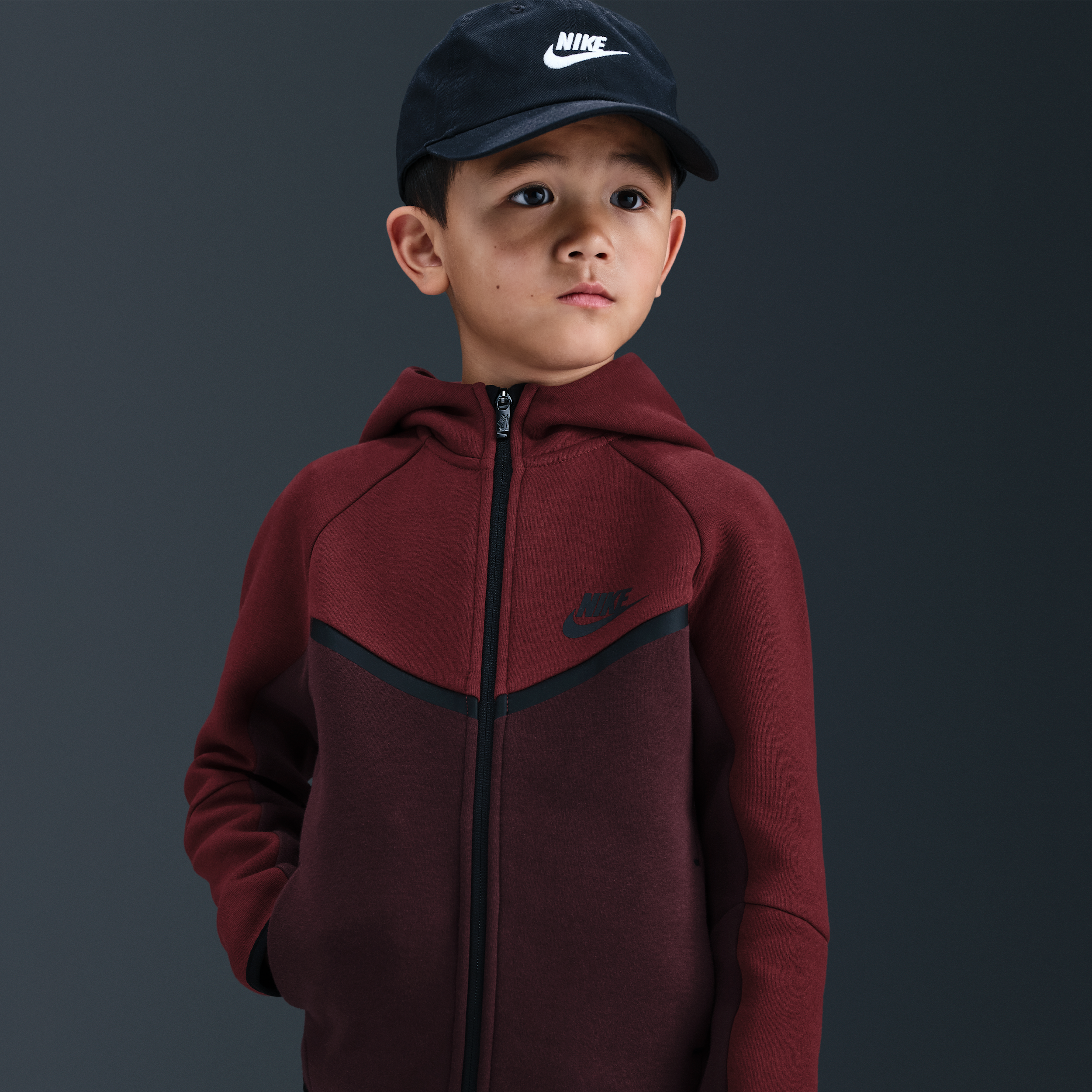 Thumbnail - Nike zweiteiliges Tech Fleece-Set mit durchgehendem Reißverschluss (jüngere Kinder) - Rot