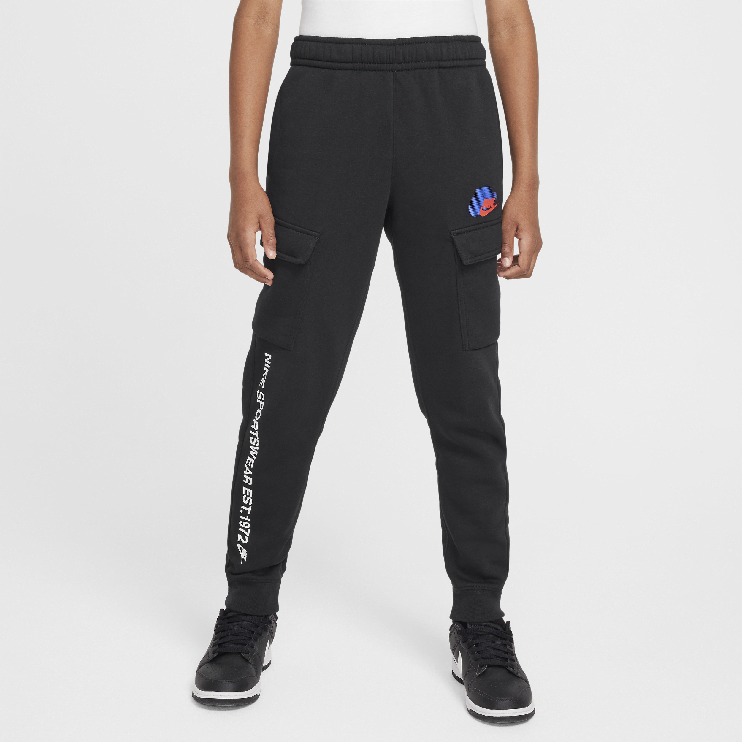 pantalon-cargo-nike-sportswear-standard-issue-pour-ado-garcon-noir-xs-hm4337-010