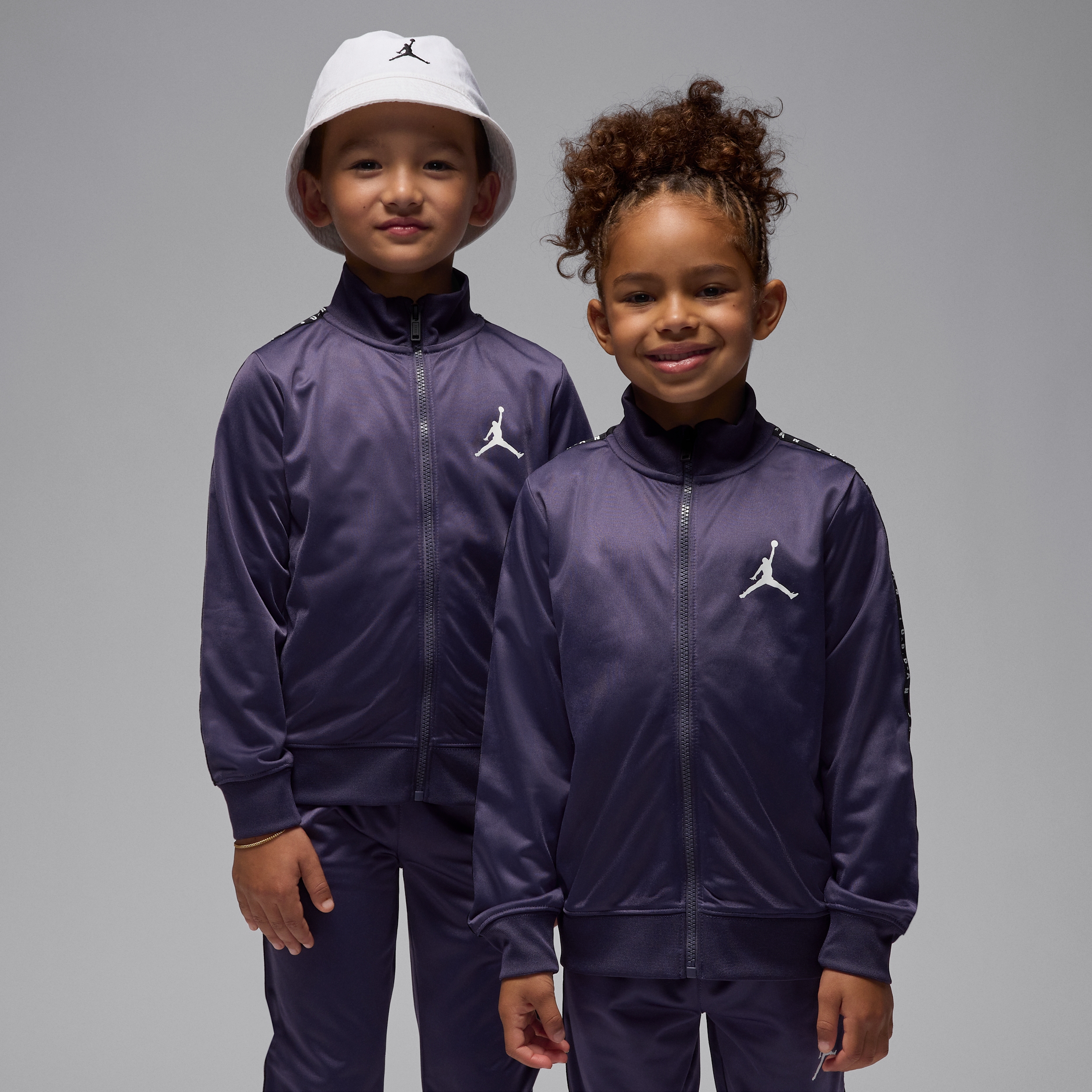 Thumbnail - Jordan Trainingsanzug für jüngere Kinder - Lila