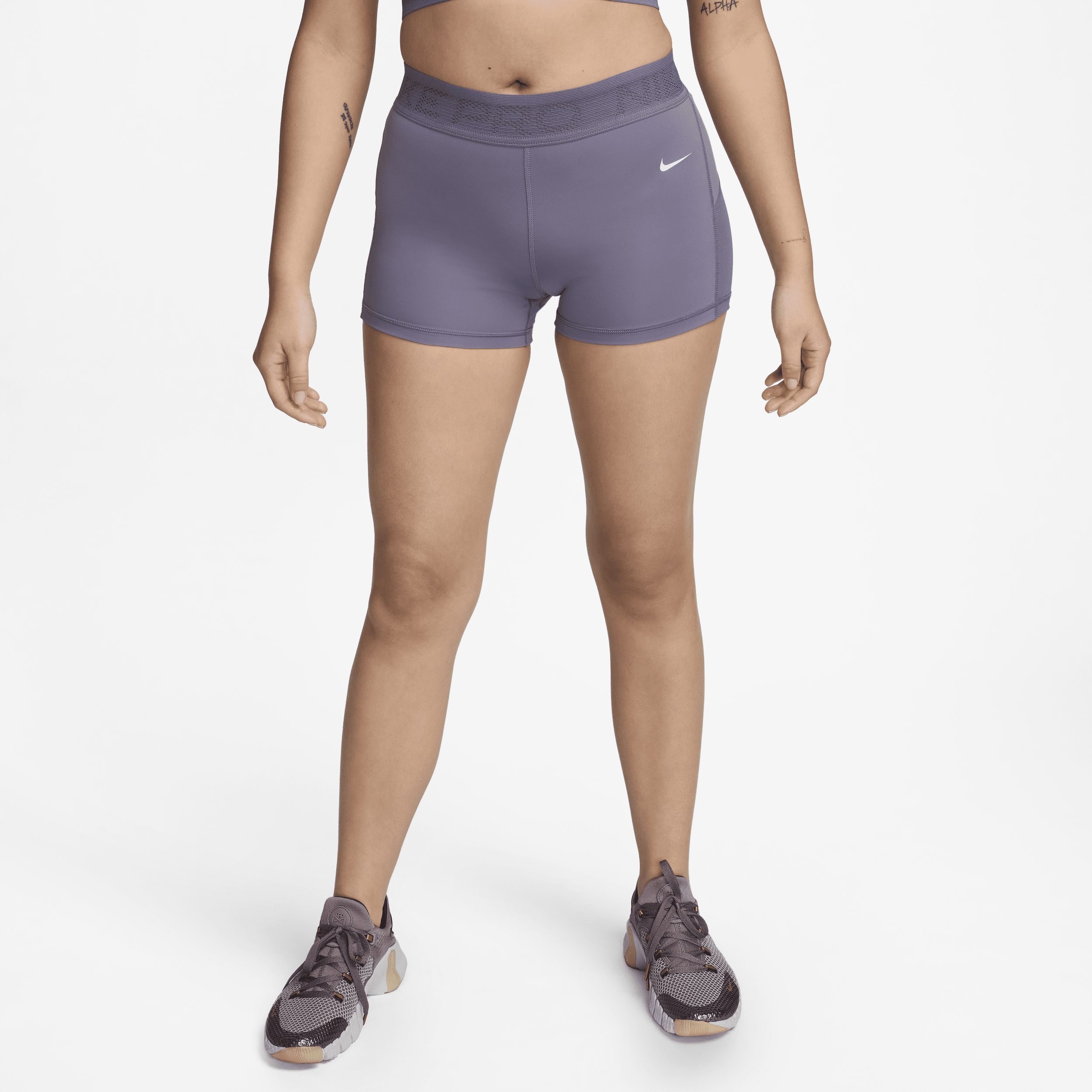 Nike Pro shorts met halfhoge taille en mesh vlakken voor dames (8 cm) Paars