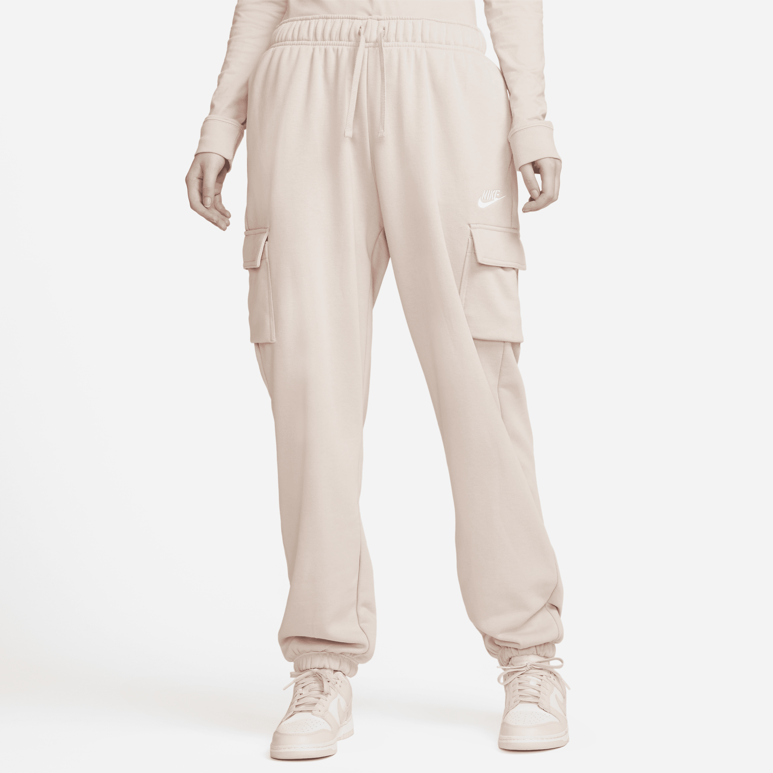 Damskie spodnie dresowe o kroju bojówek oversize ze średnim stanem Nike Sportswear Club Fleece - Różowy