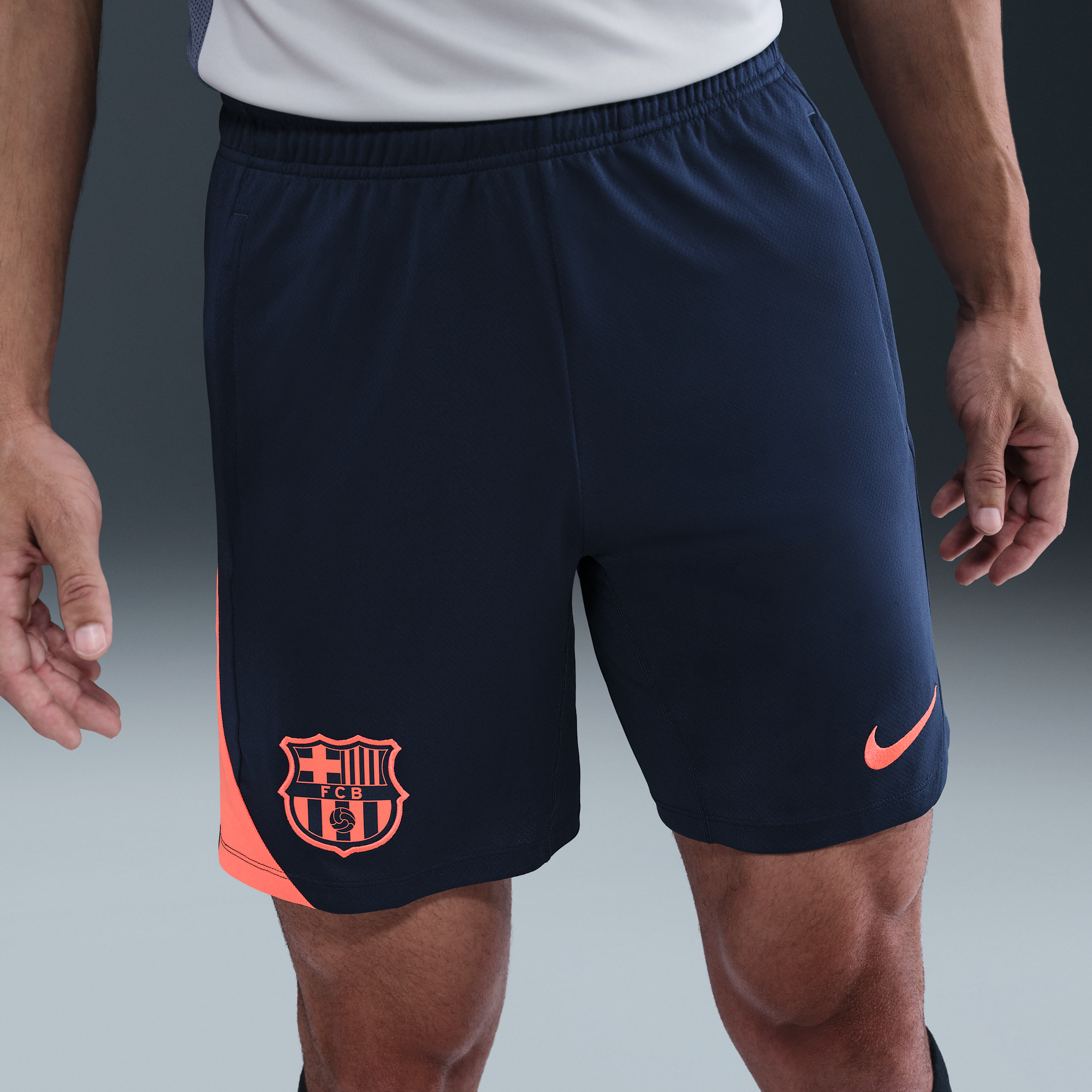 Thumbnail - FC Barcelona Strike Third Nike Dri-FIT Total 90 Fußballshorts aus Strickmaterial (Herren) - Blau