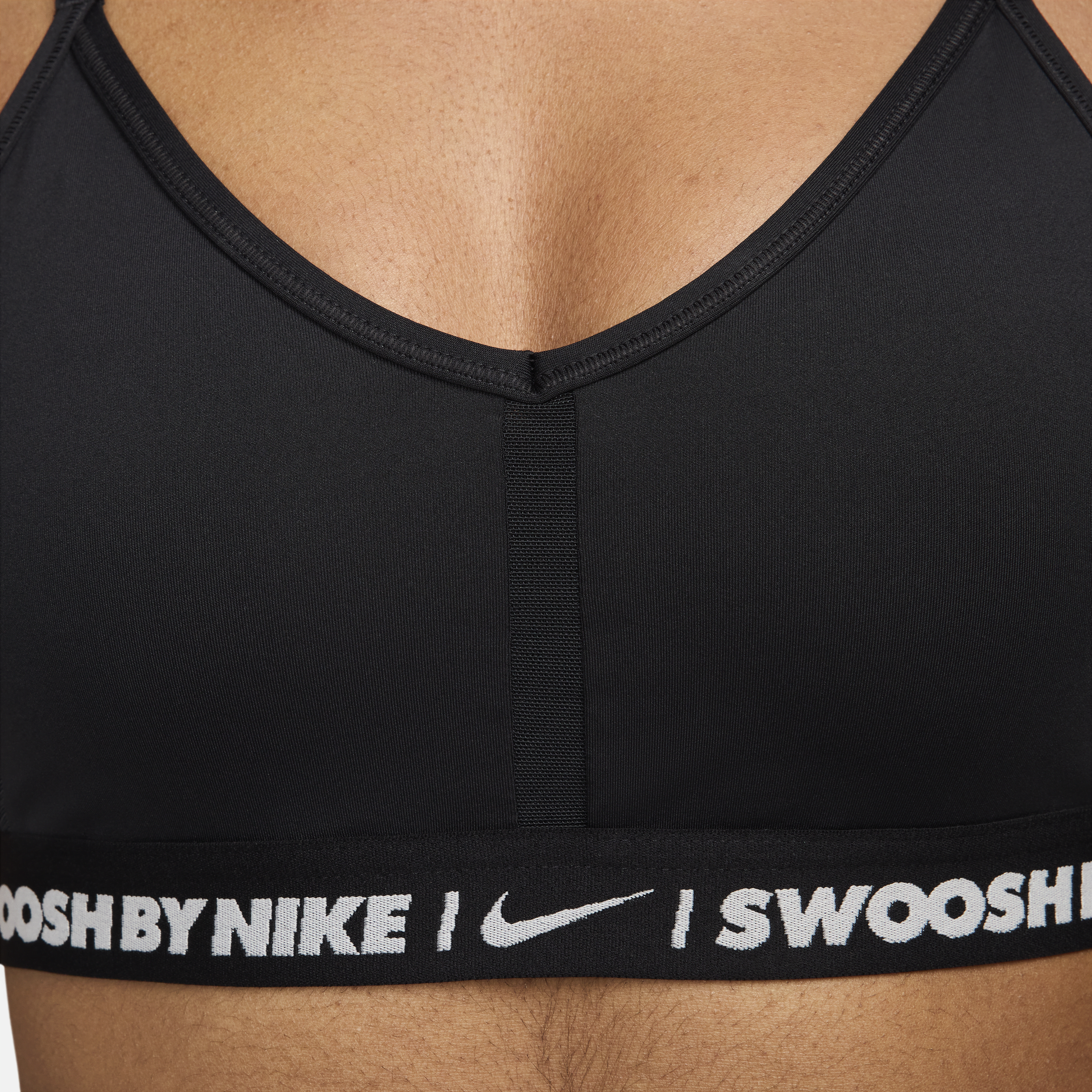 Nike Indy Padded sport-bh met V-hals en lichte ondersteuning Zwart