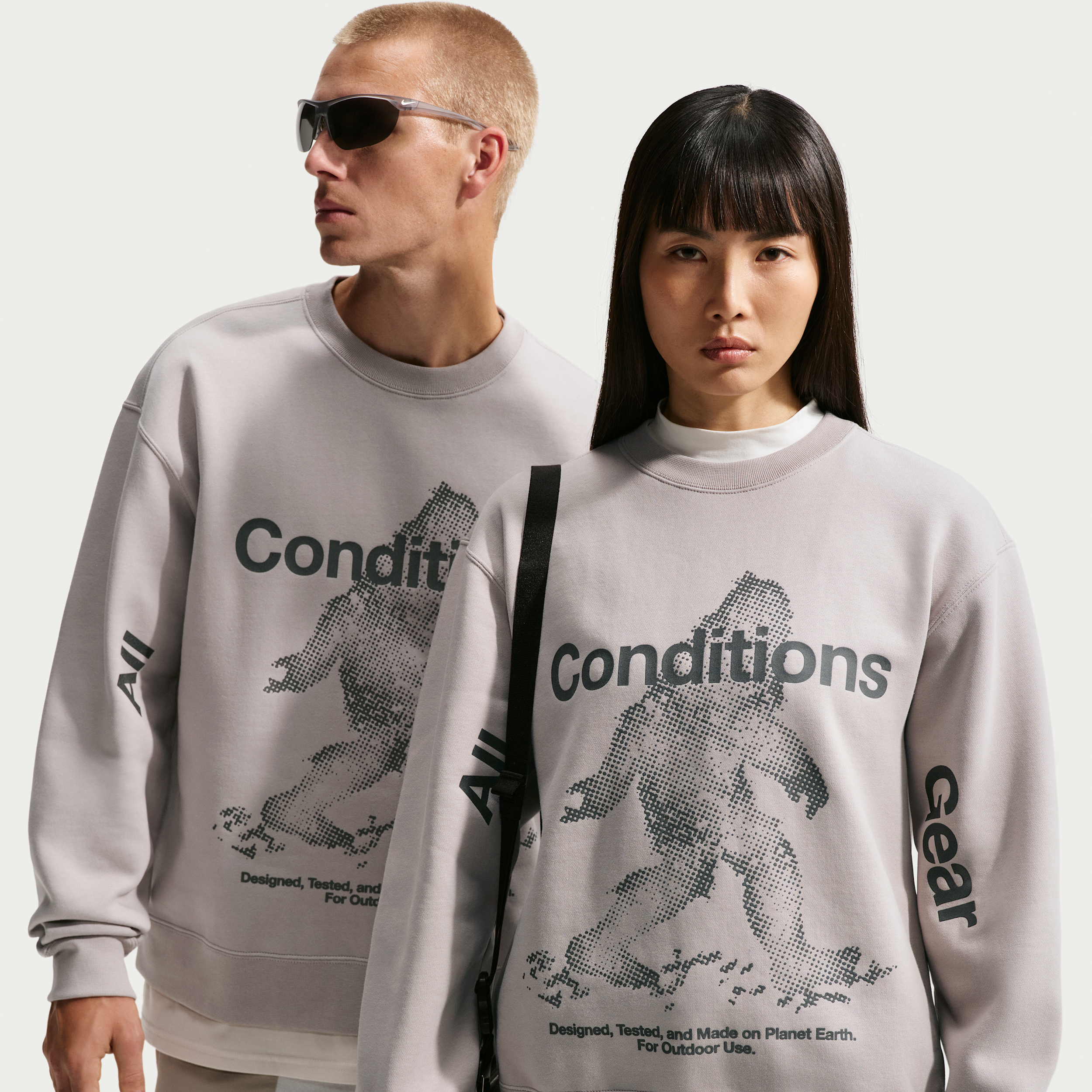 Thumbnail - Nike ACG "Tuff Fleece" Sweatshirt mit Therma-FIT-Technologie und Rundhalsausschnitt (Herren) - Grau