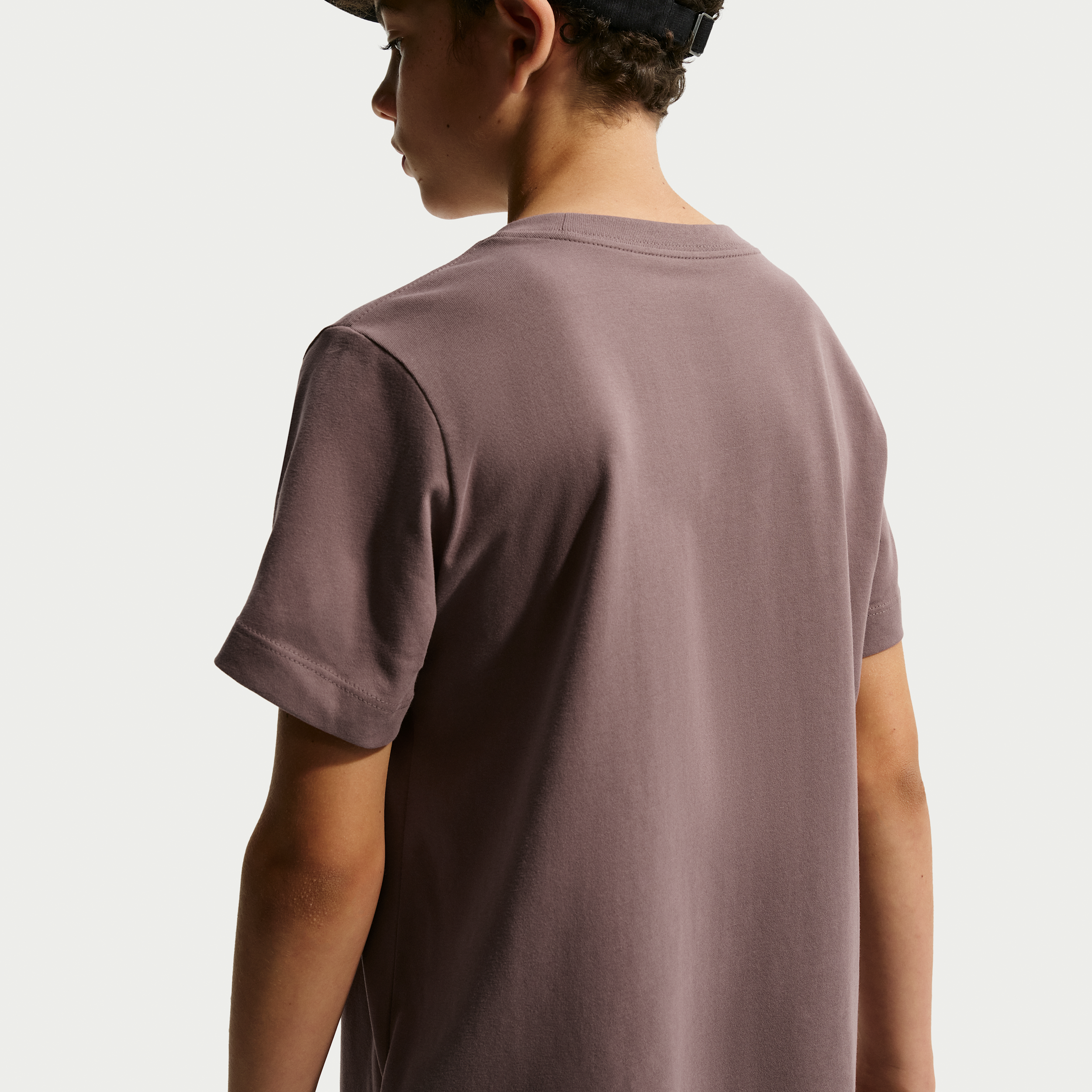 Thumbnail - Kylian Mbappé T-Shirt mit Dri-FIT-Technologie (ältere Kinder) - Braun