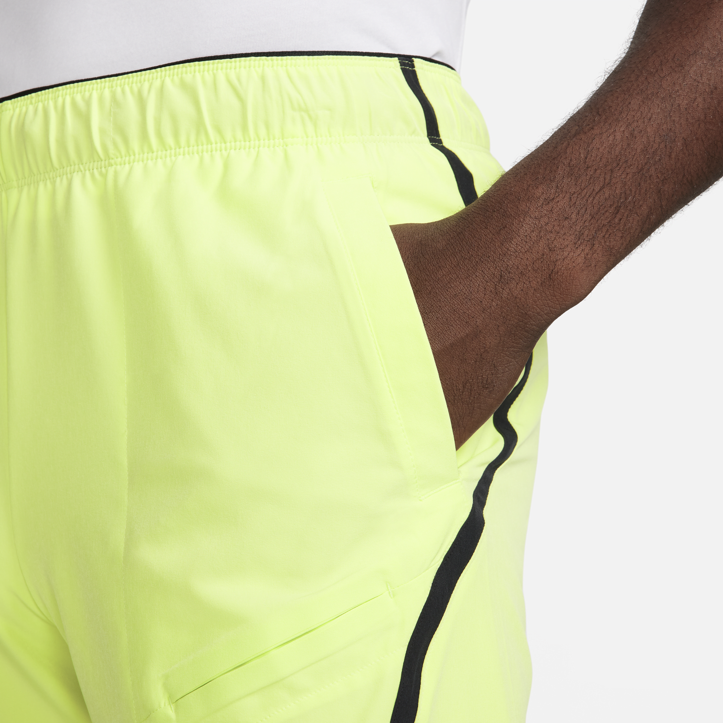 Nike Court Advantage Dri-FIT tennisshorts voor heren (18 cm) Geel