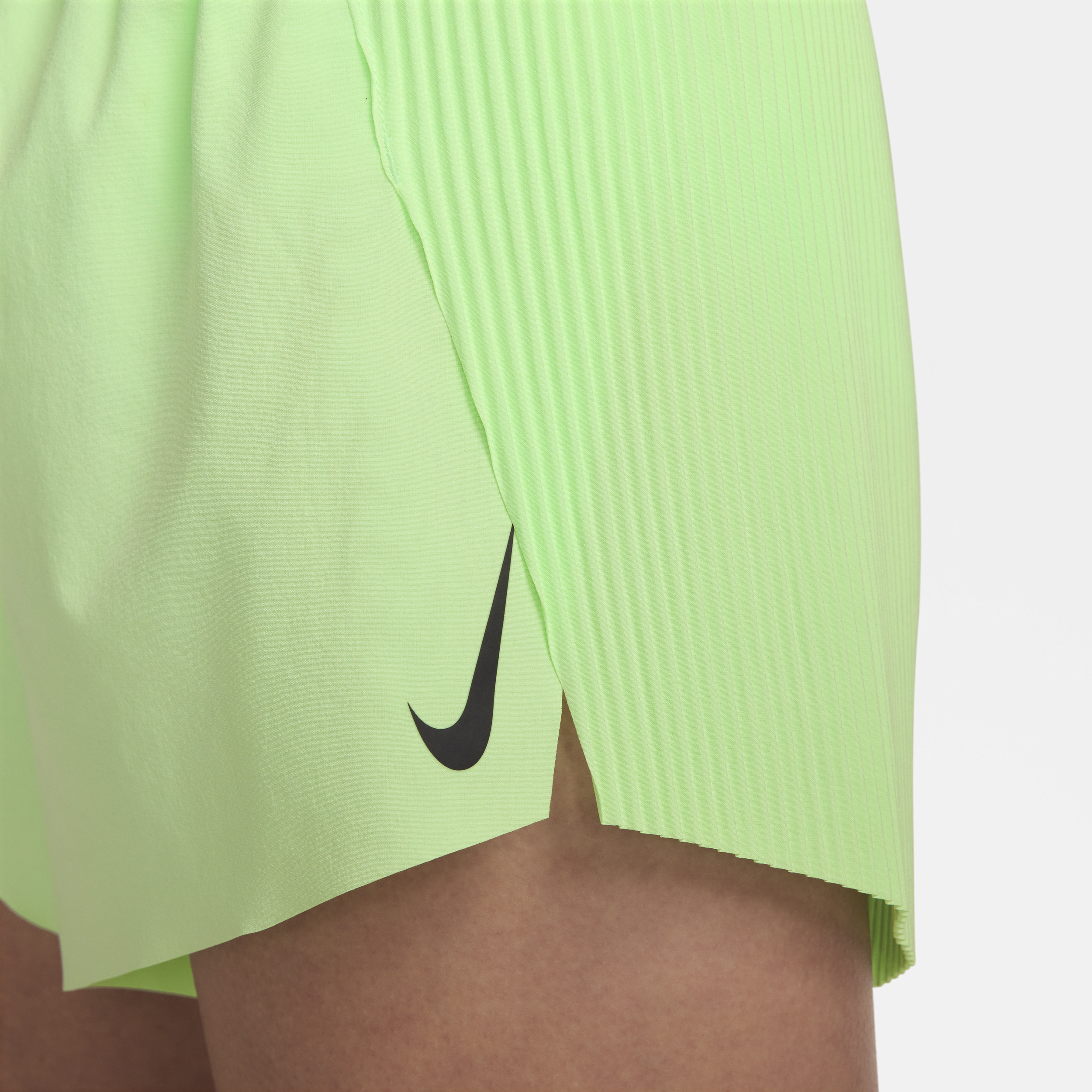 Nike AeroSwift Dri-FIT ADV halfhoge hardloopshorts met binnenbroekje voor dames (8 cm) Groen