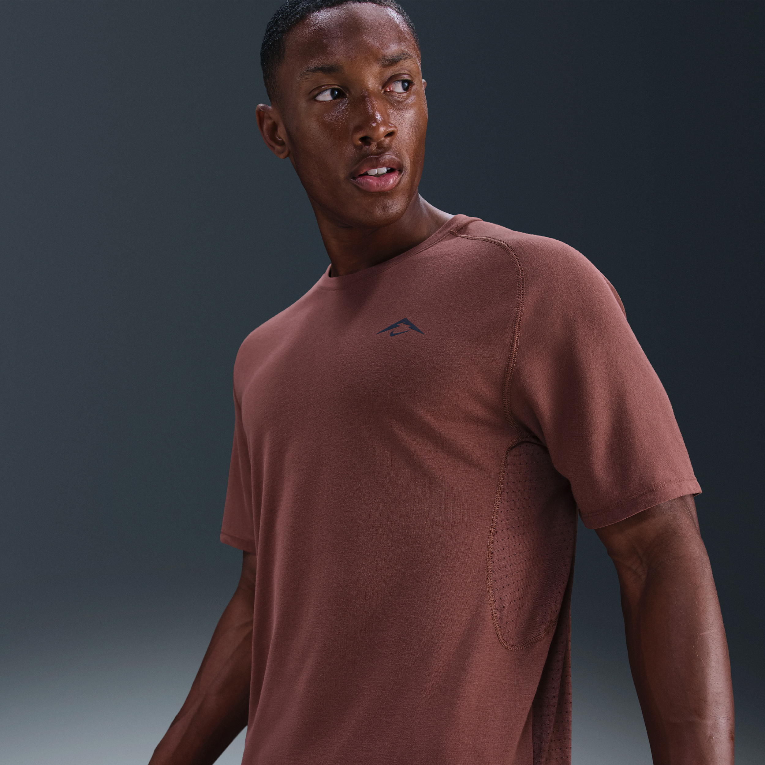 Thumbnail - Nike Solar Chase Dri-FIT ADV Kurzarm-Laufoberteil (Herren) - Braun