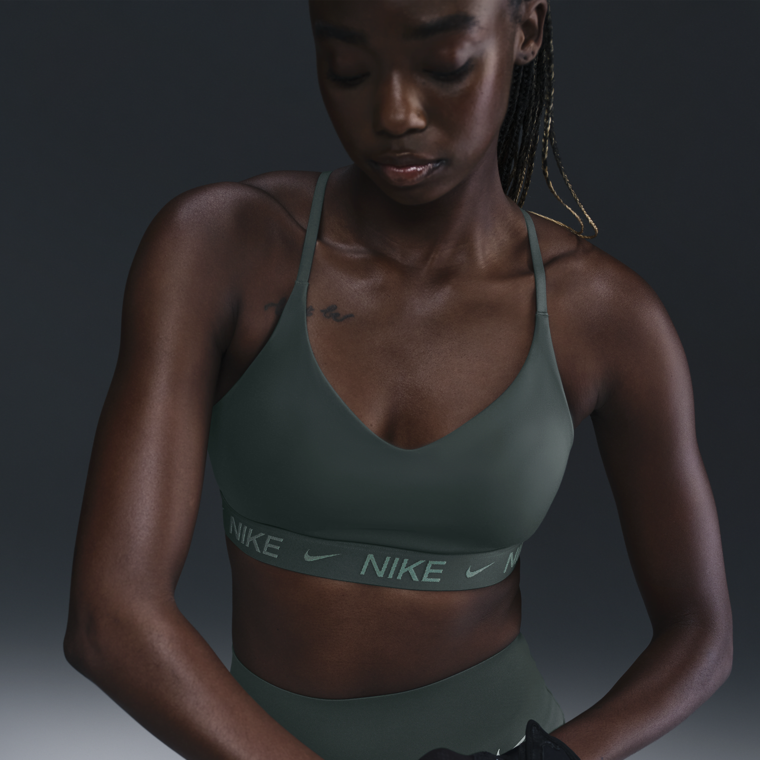 brassiere-de-sport-reglable-rembourree-a-maintien-leger-nike-indy-pour-femme-vert-xl-fd1062-338