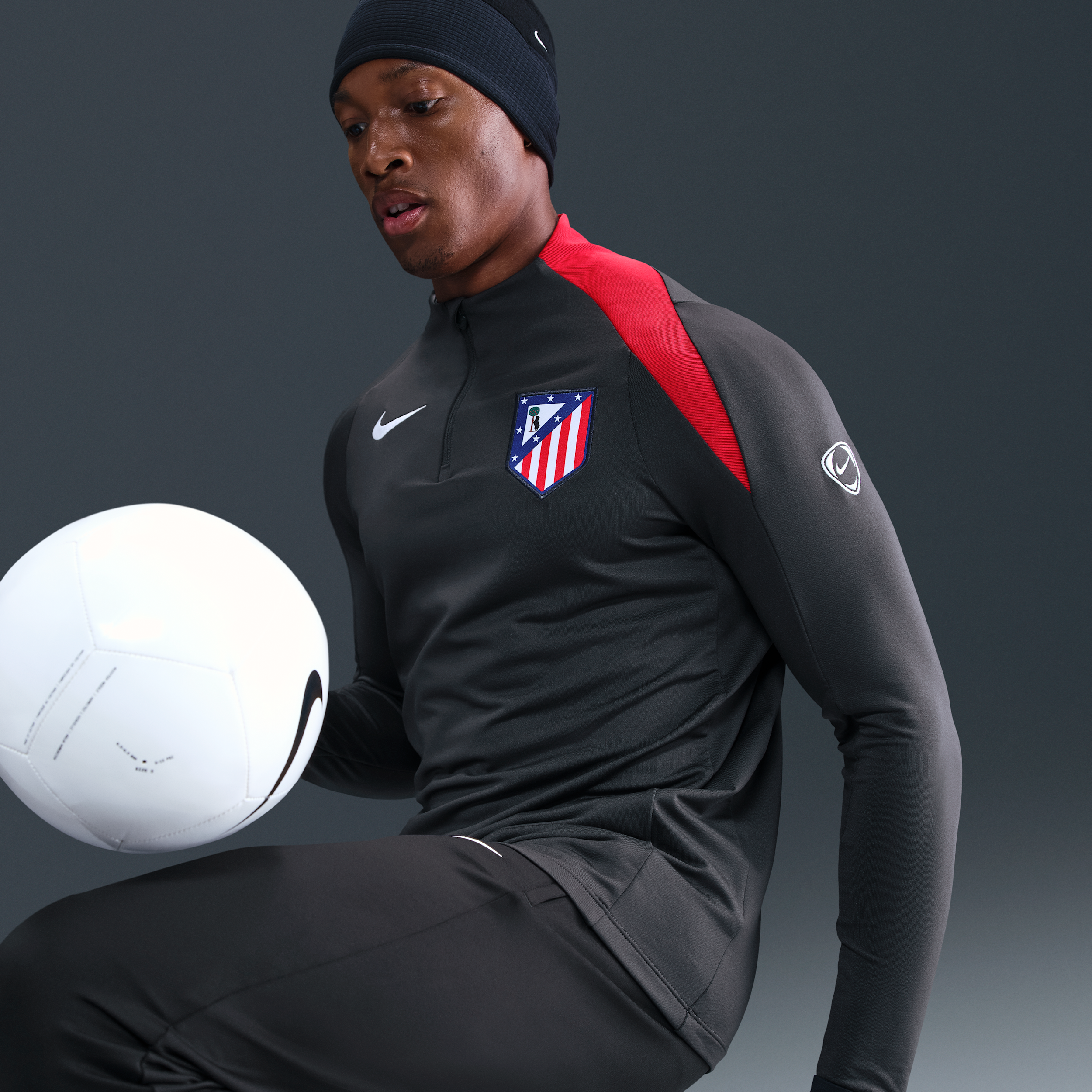 Thumbnail - Atlético Madrid Strike Third Nike Dri-FIT Total 90 Fußball-Drill-Oberteil aus Strickmaterial (Herren) - Grau