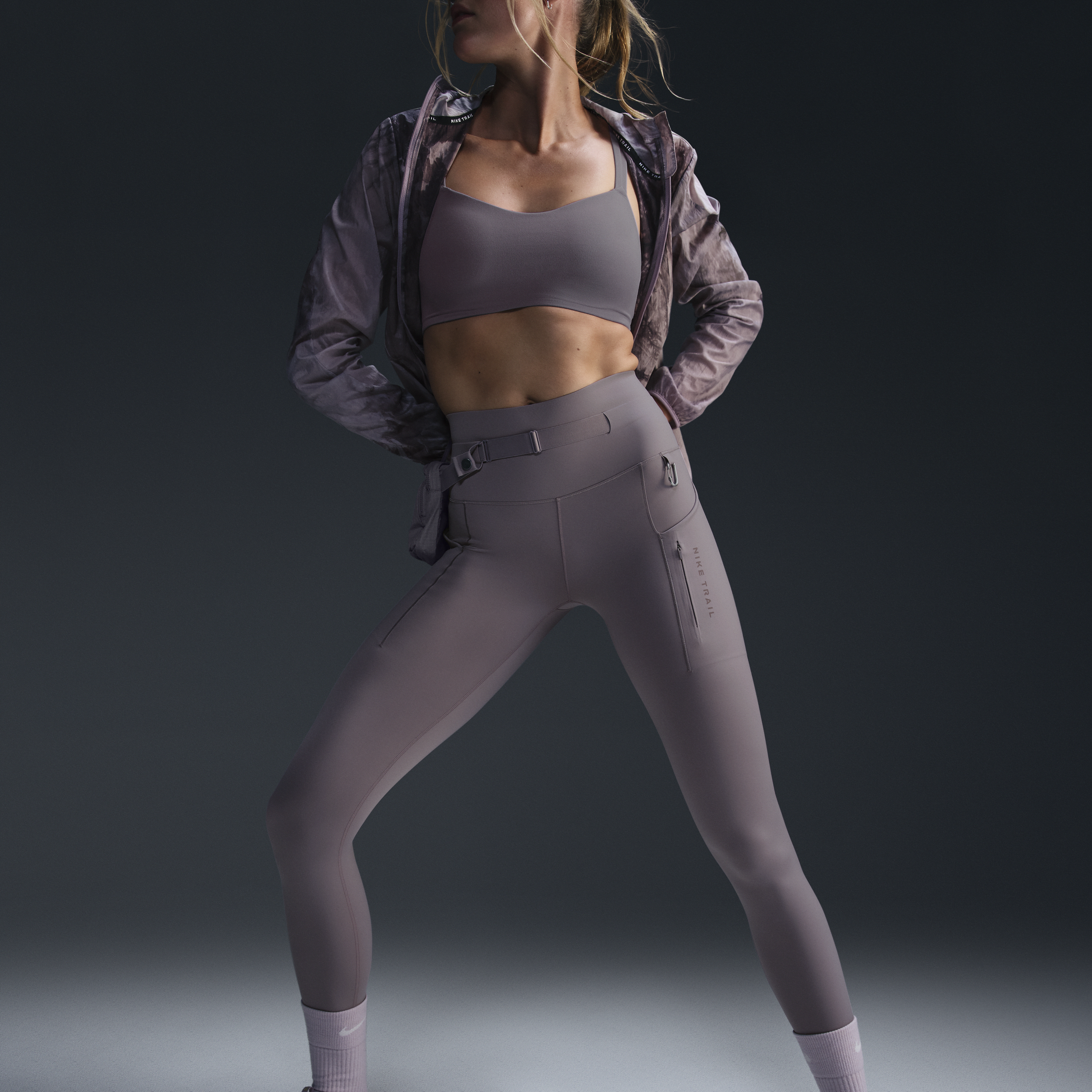 Legging 7/8 à taille haute et maintien supérieur avec poches Nike Trail Go pour femme - Gris