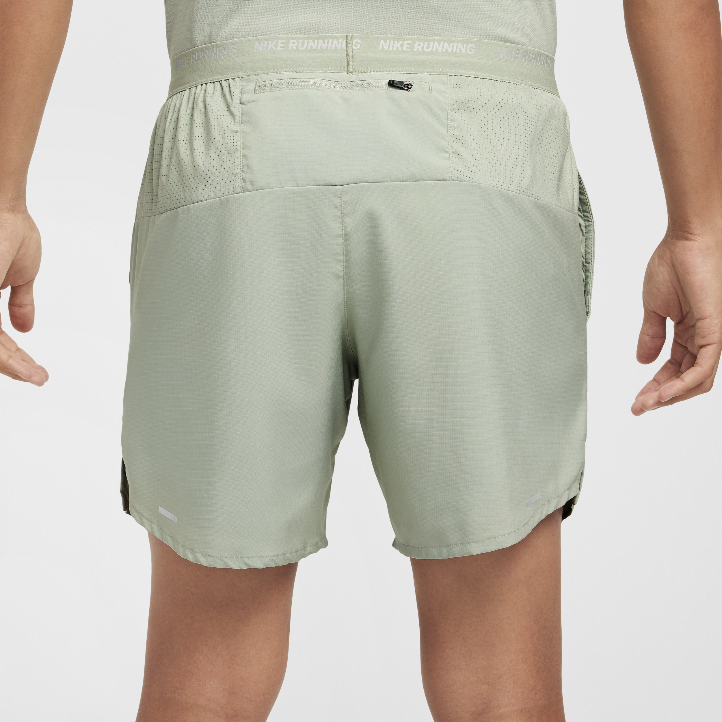 Short de running avec sous-short intégré 18 cm Dri-FIT Nike Stride pour homme - Vert