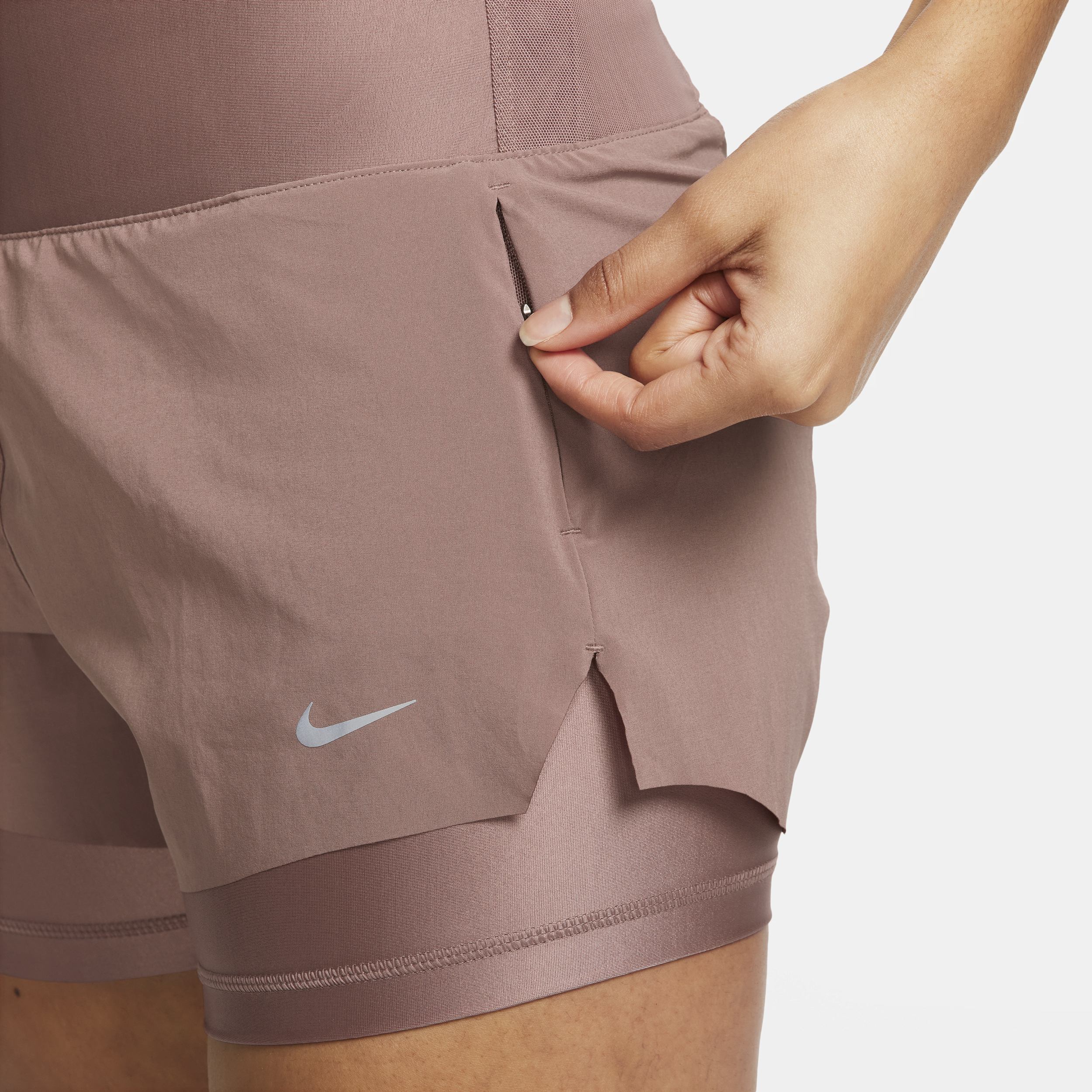 Nike Dri-FIT Swift 2-in-1 hardloopshorts met halfhoge taille en zakken voor dames (8 cm) Paars