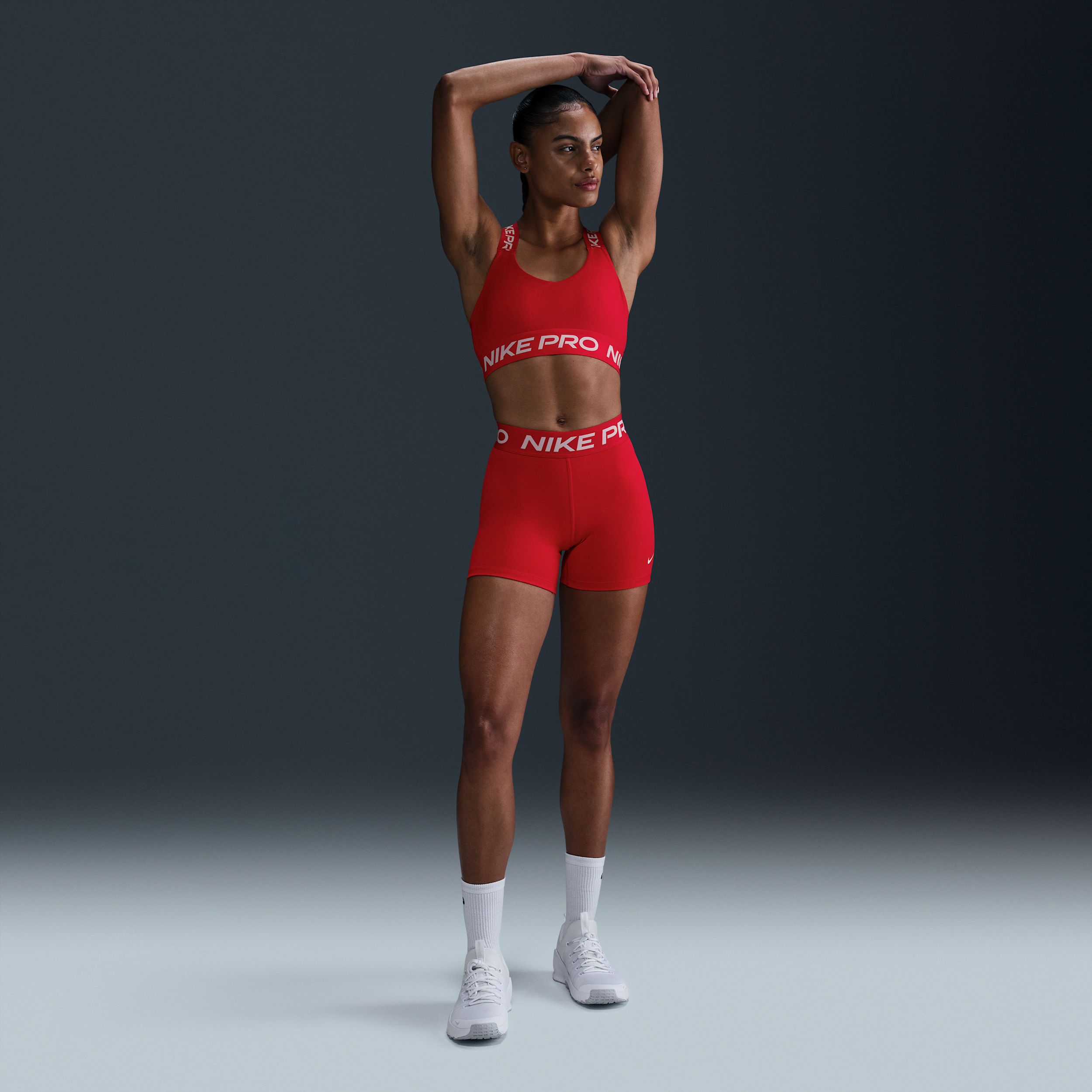 Nike sport-bh met vulling en lichte ondersteuning Rood