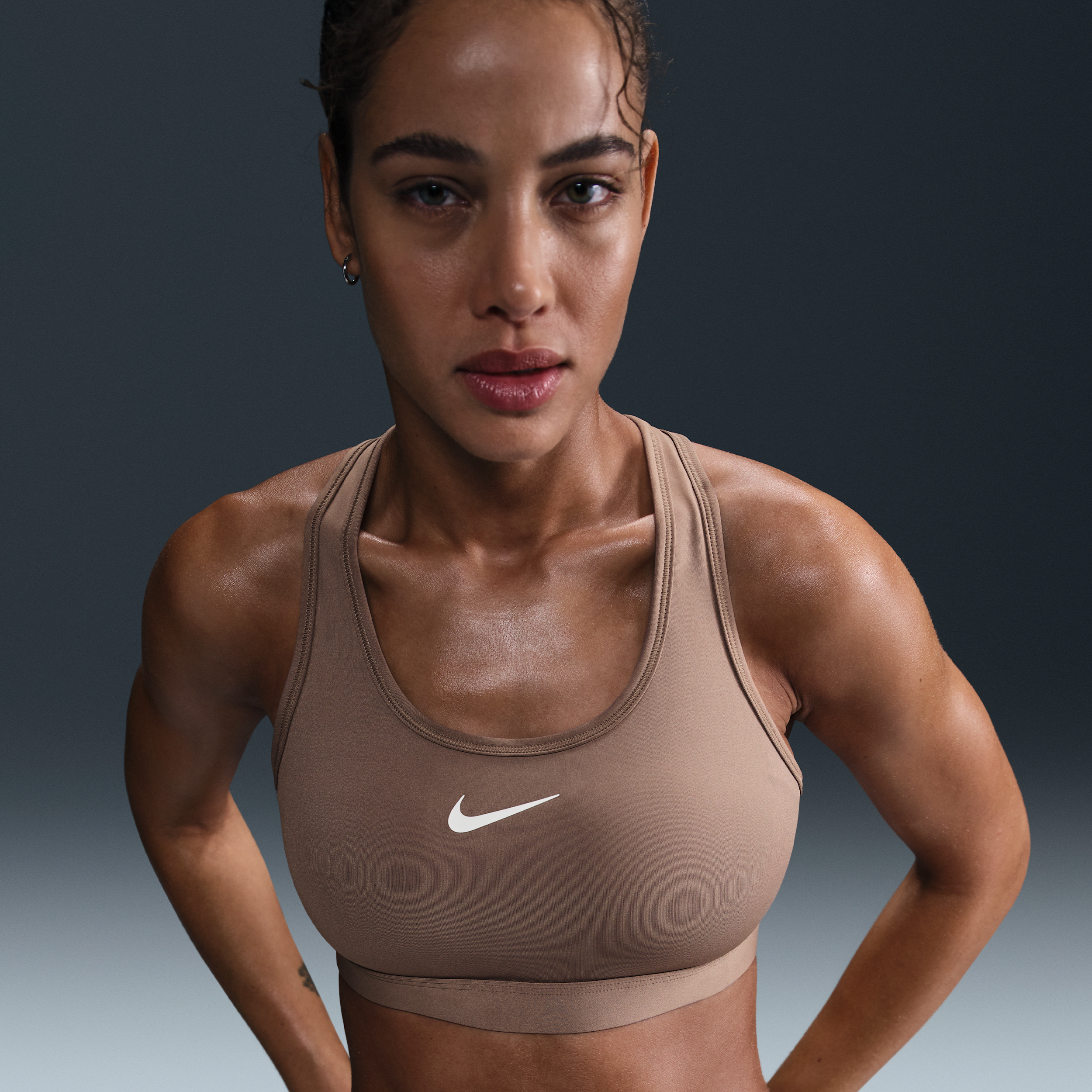 brassiere-de-sport-rembourree-nike-swoosh-medium-support-pour-femme-marron-nike-store-39881145745