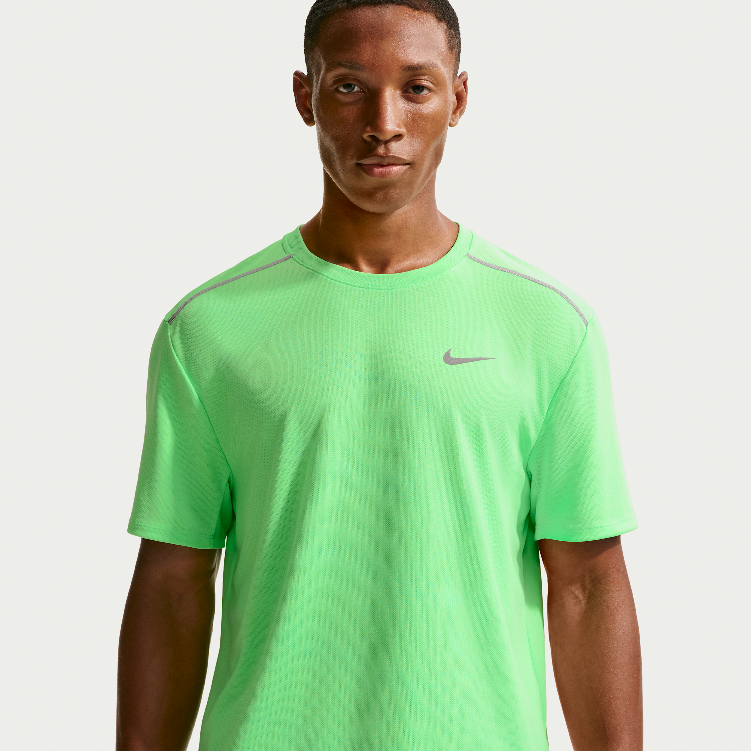 Nike Miler Dri-FIT-løbeoverdel med korte ærmer til mænd - grøn