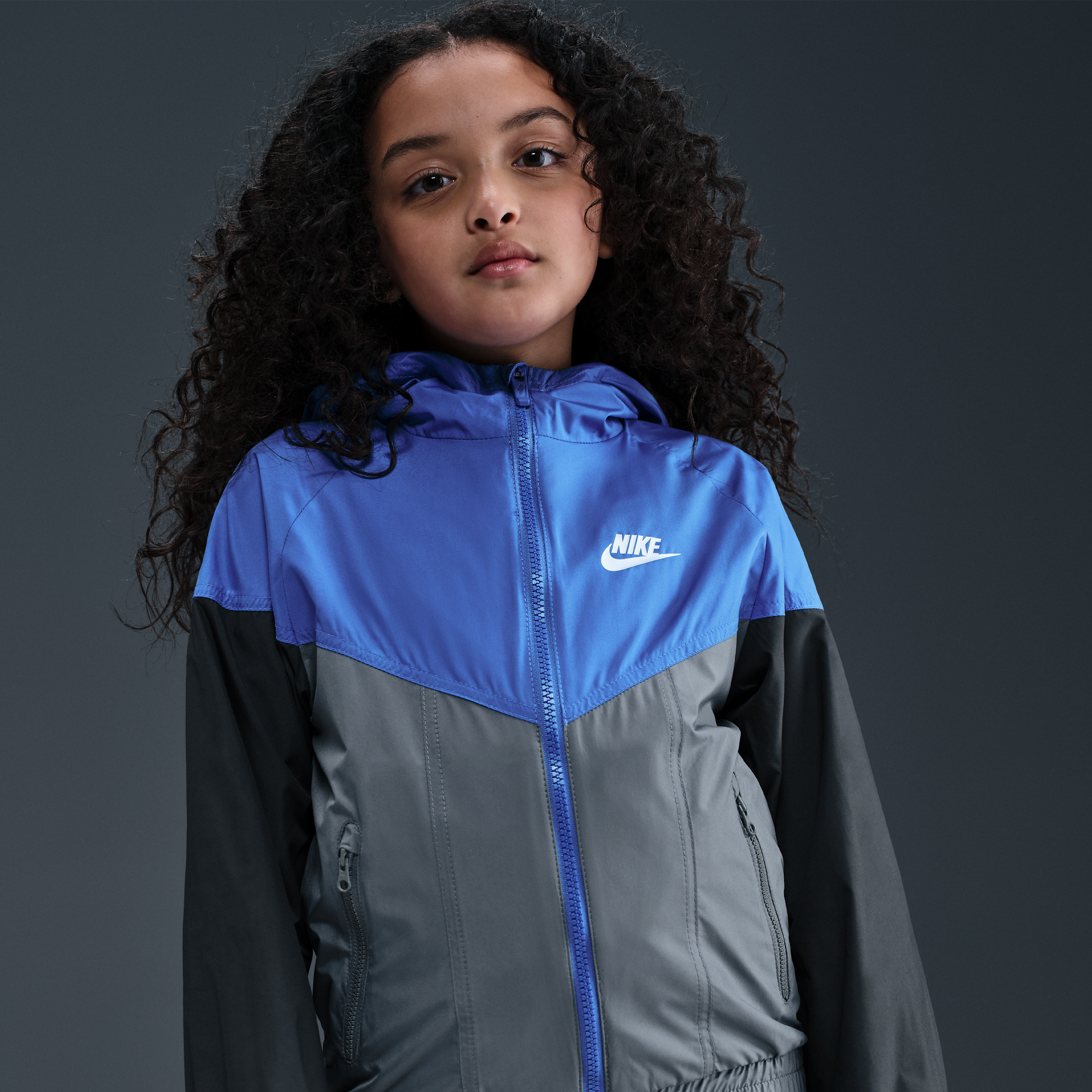 Thumbnail - Nike Windrunner Repel-Jacke mit Kapuze für ältere Kinder - Blau