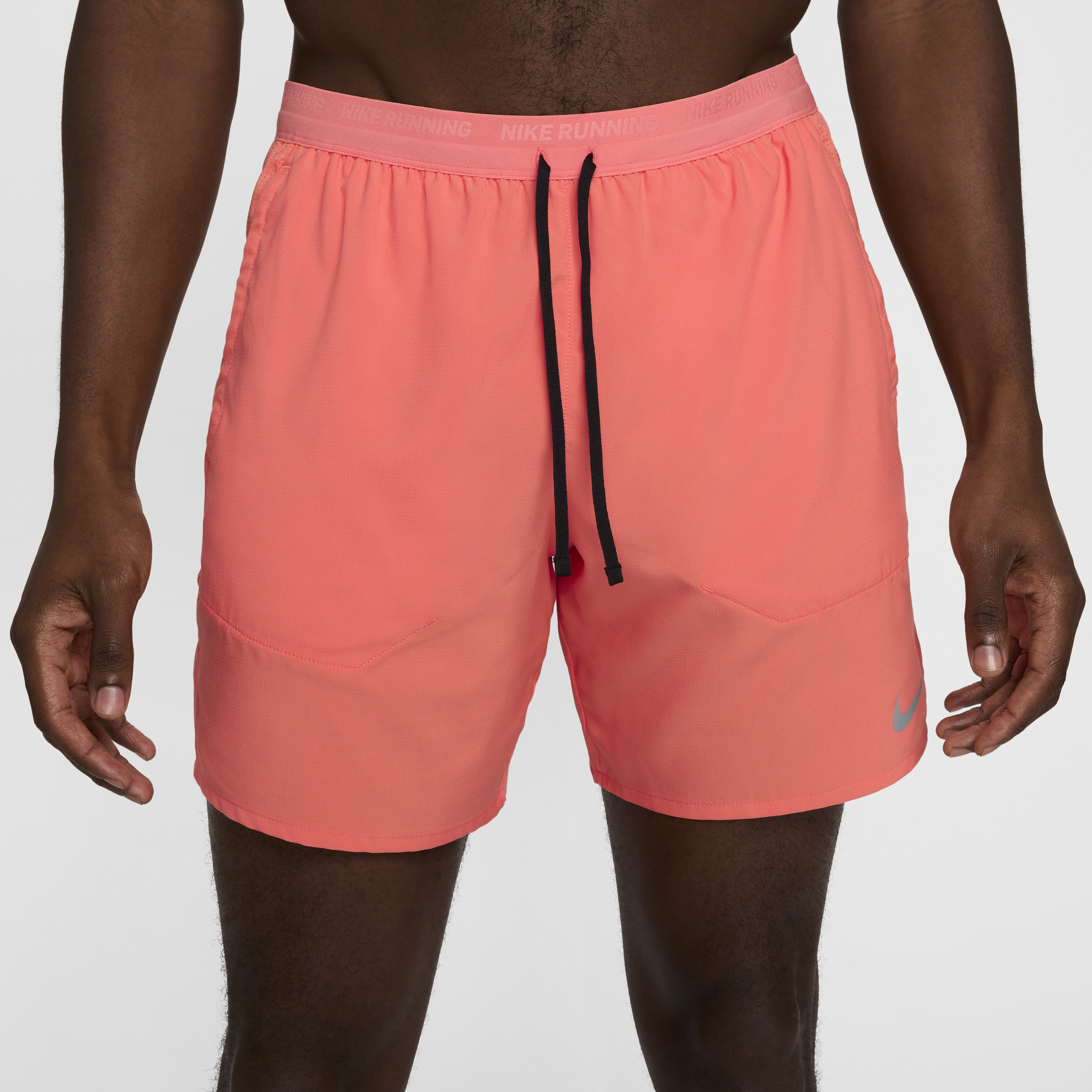 Short de running avec sous-short intégré 18 cm Dri-FIT Nike Stride pour homme - Rose