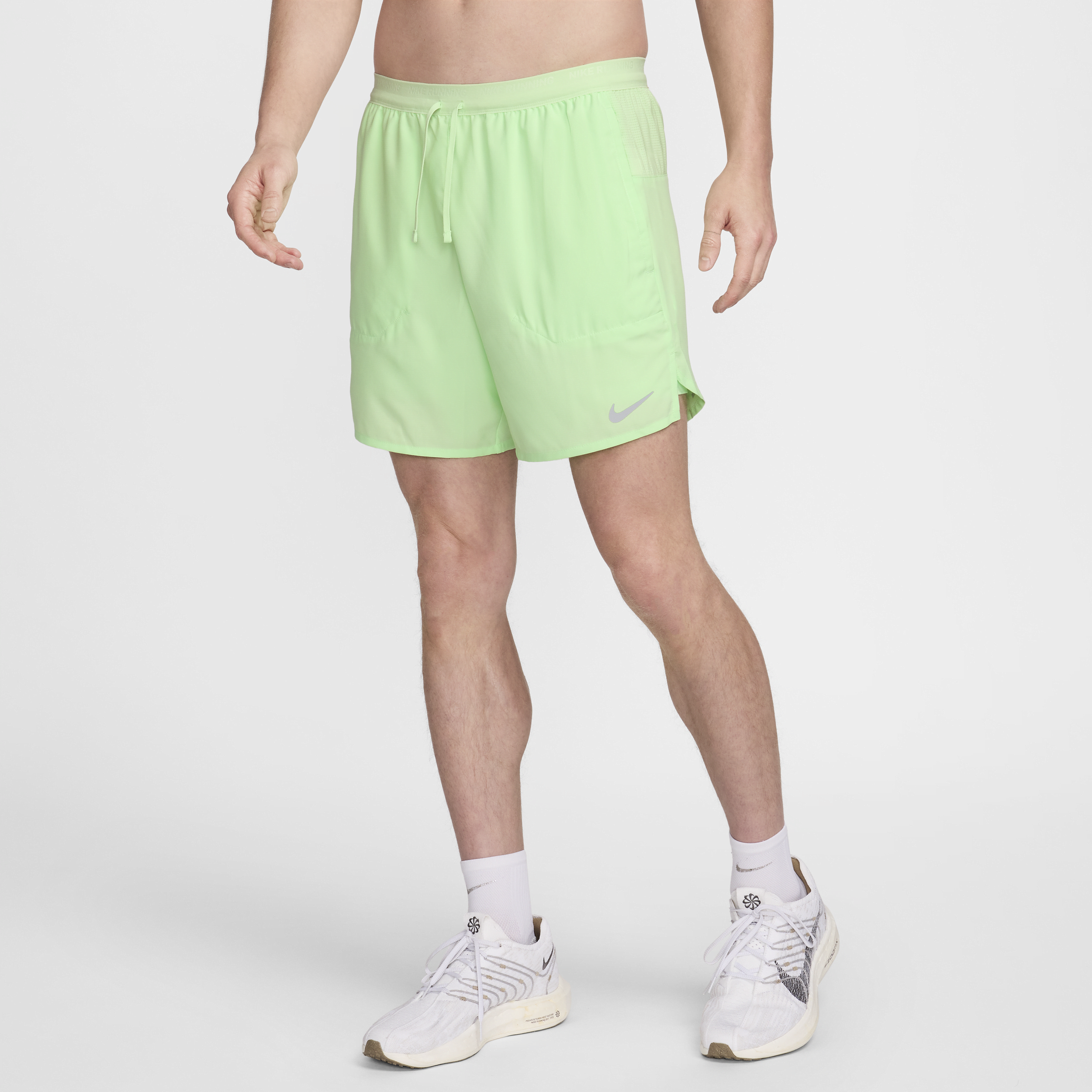 Nike Stride Dri-FIT 2-in-1 hardloopshorts voor heren (18 cm) - Groen
