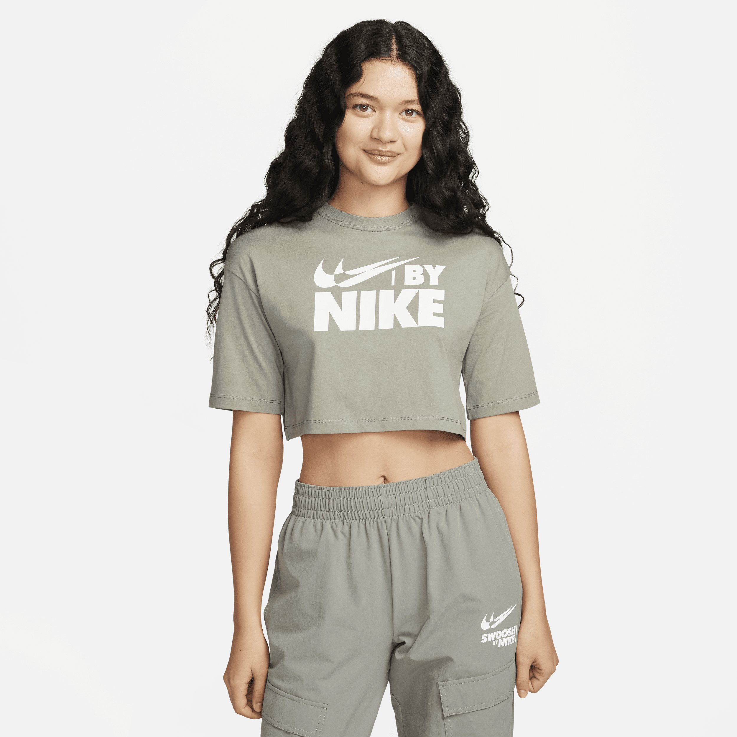Nike Sportswear Kort T-shirt voor dames Grijs
