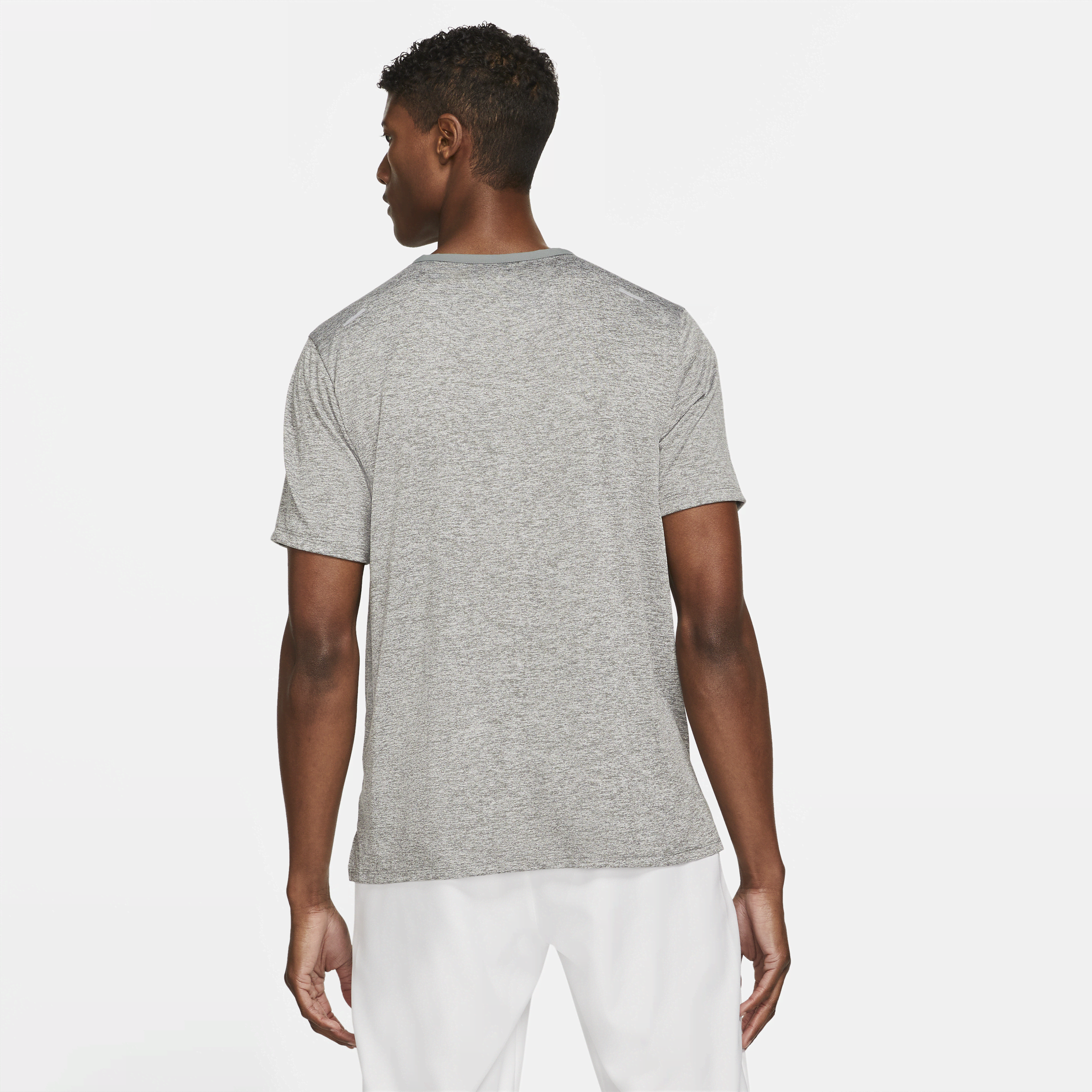 Haut de running à manches courtes Dri-FIT Nike Rise 365 pour homme - Gris