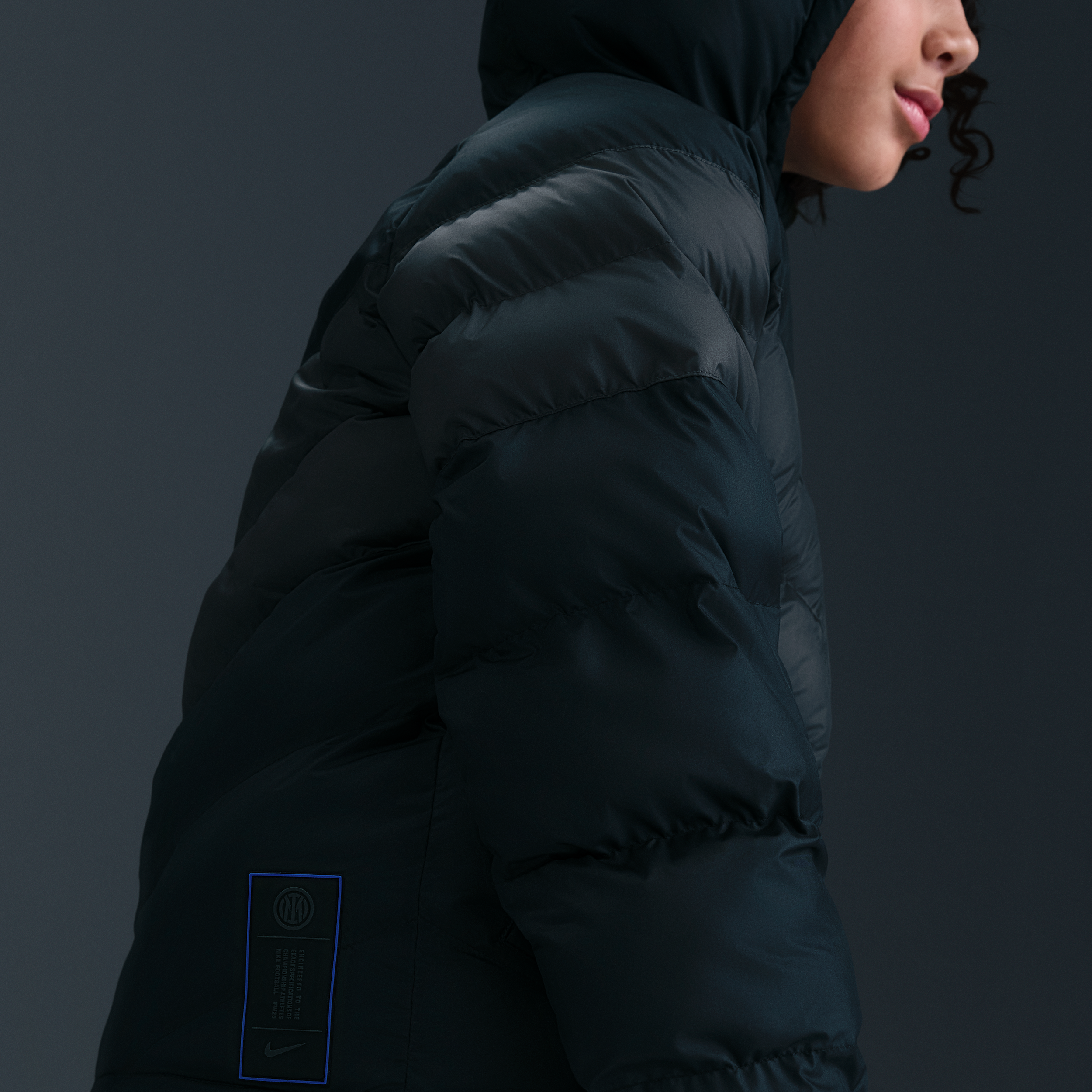 Thumbnail - Inter Mailand Nike Fußballjacke mit Kapuze und Synthetikfüllung für ältere Kinder - Schwarz