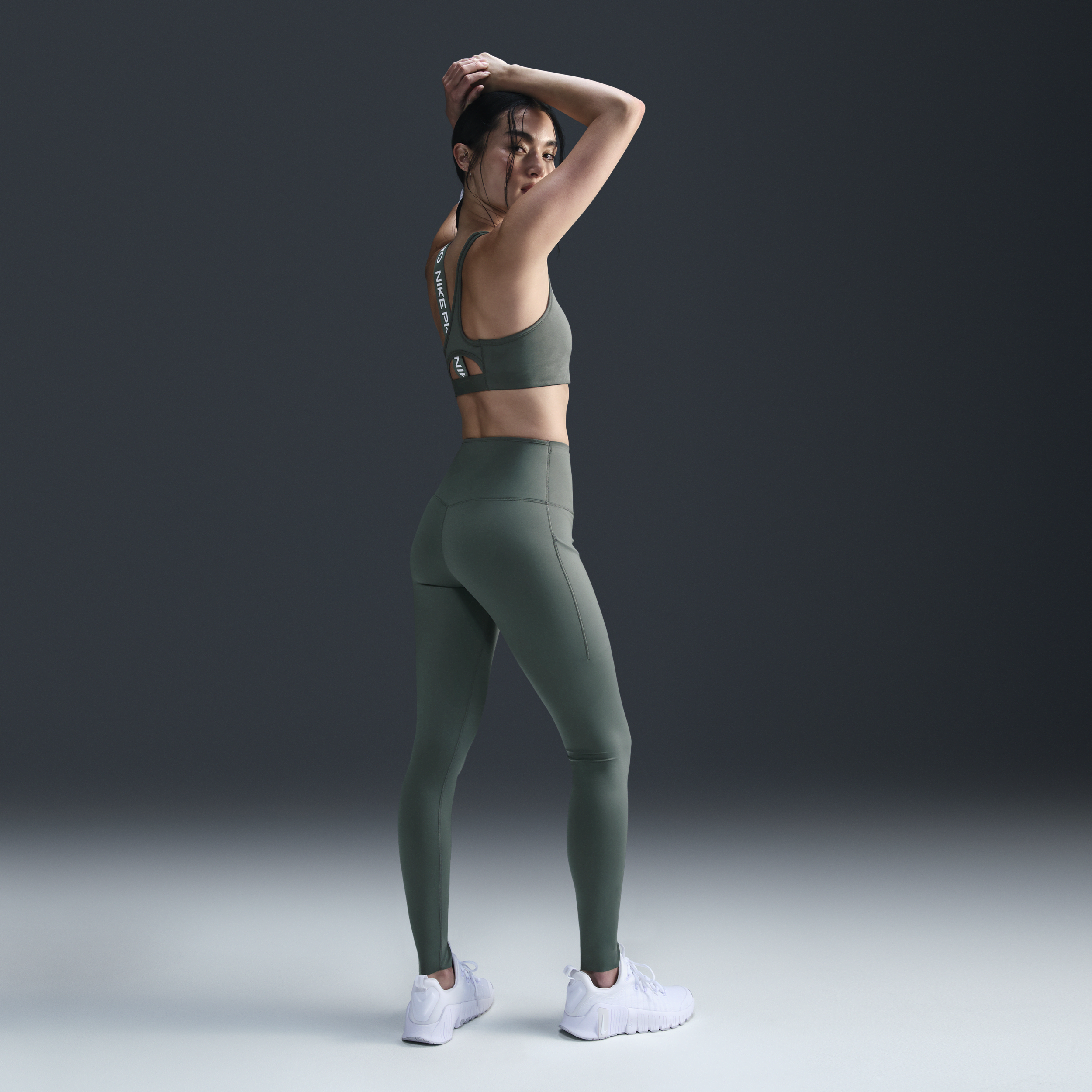 Legging taille haute à maintien supérieur et coupe longue avec poches Nike Go pour femme - Vert