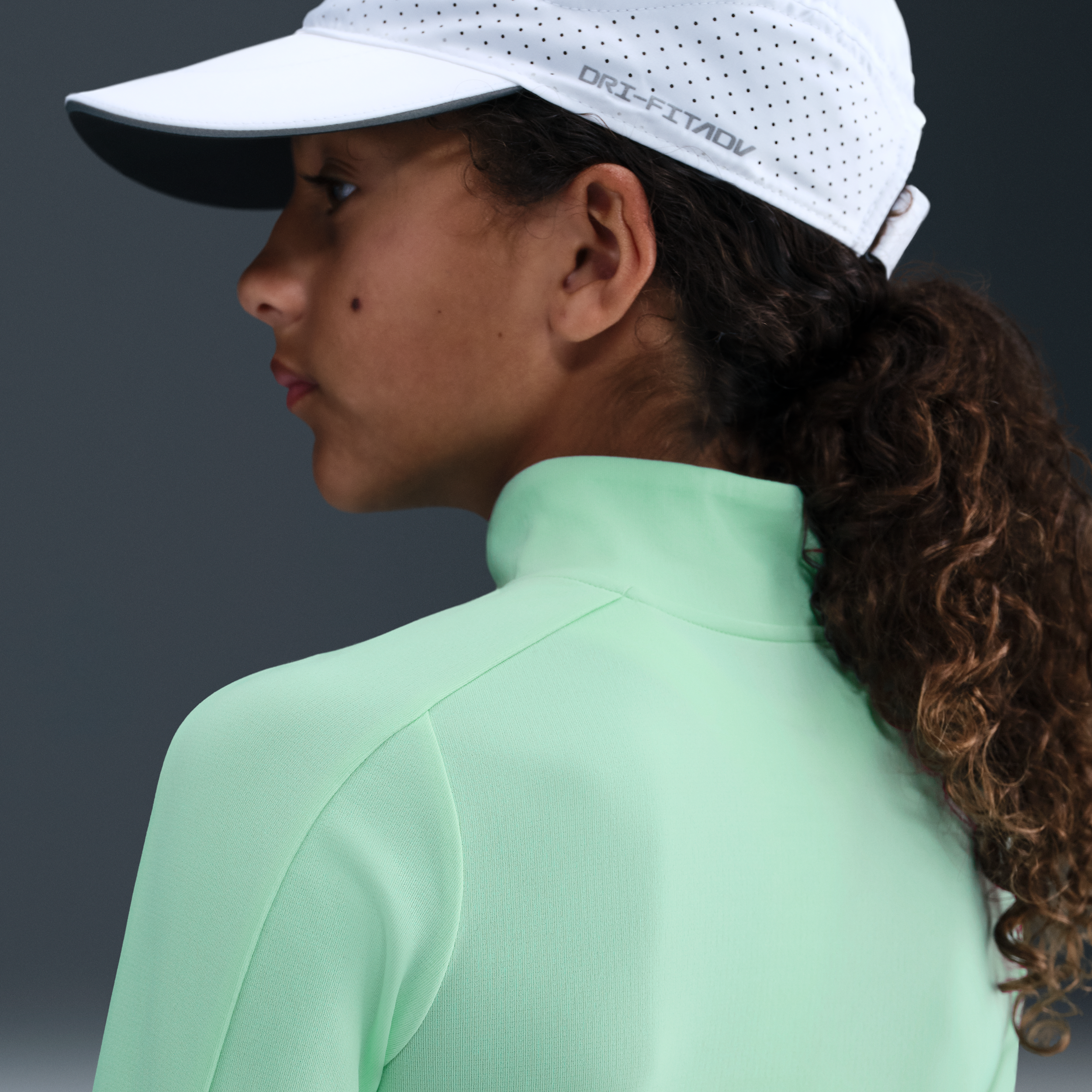 Thumbnail - Nike Dri-FIT Longsleeve mit Viertelreißverschluss (Mädchen) - Grün