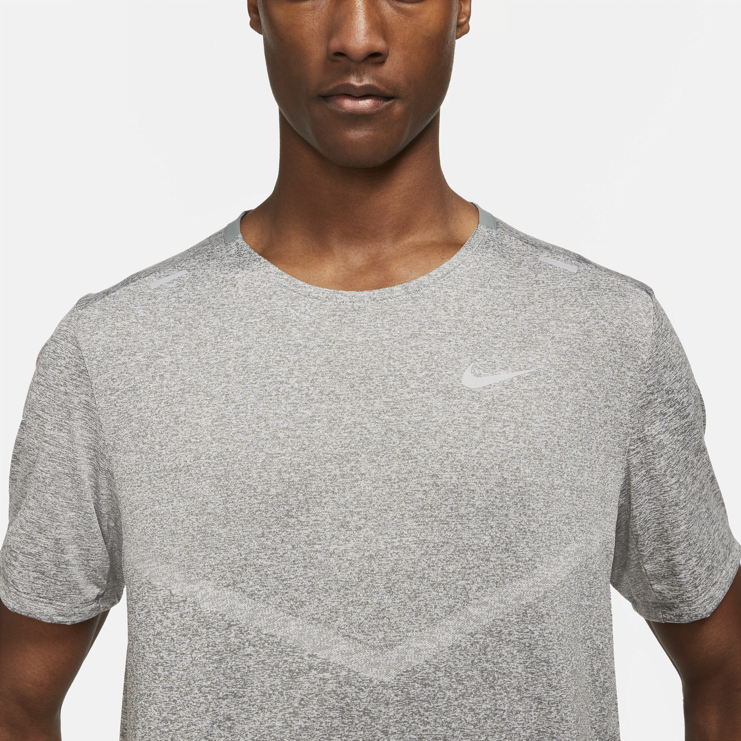 Haut de running à manches courtes Dri-FIT Nike Rise 365 pour homme - Gris