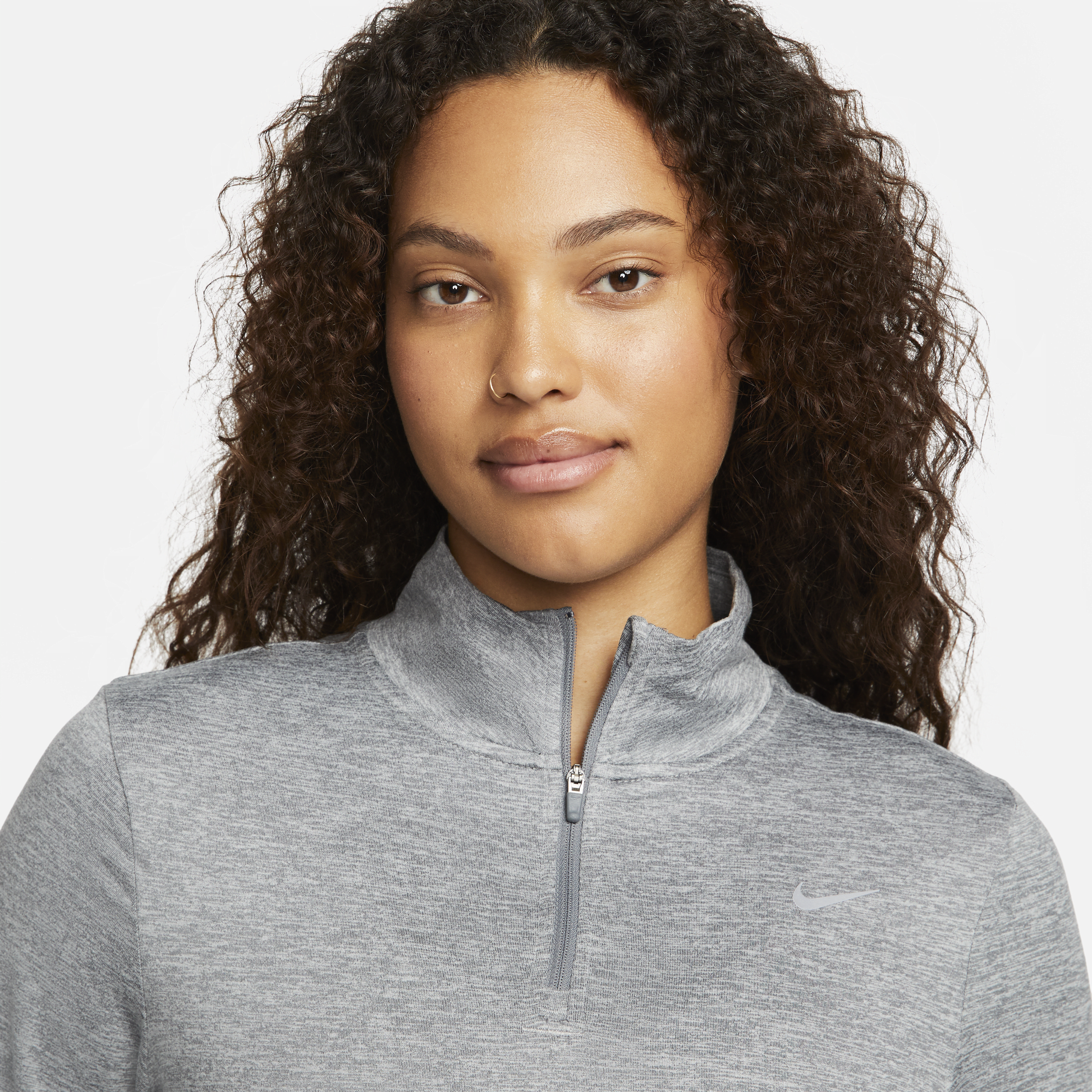 Haut de running à 1/4 de zip avec protection UV Nike Swift pour femme - Gris