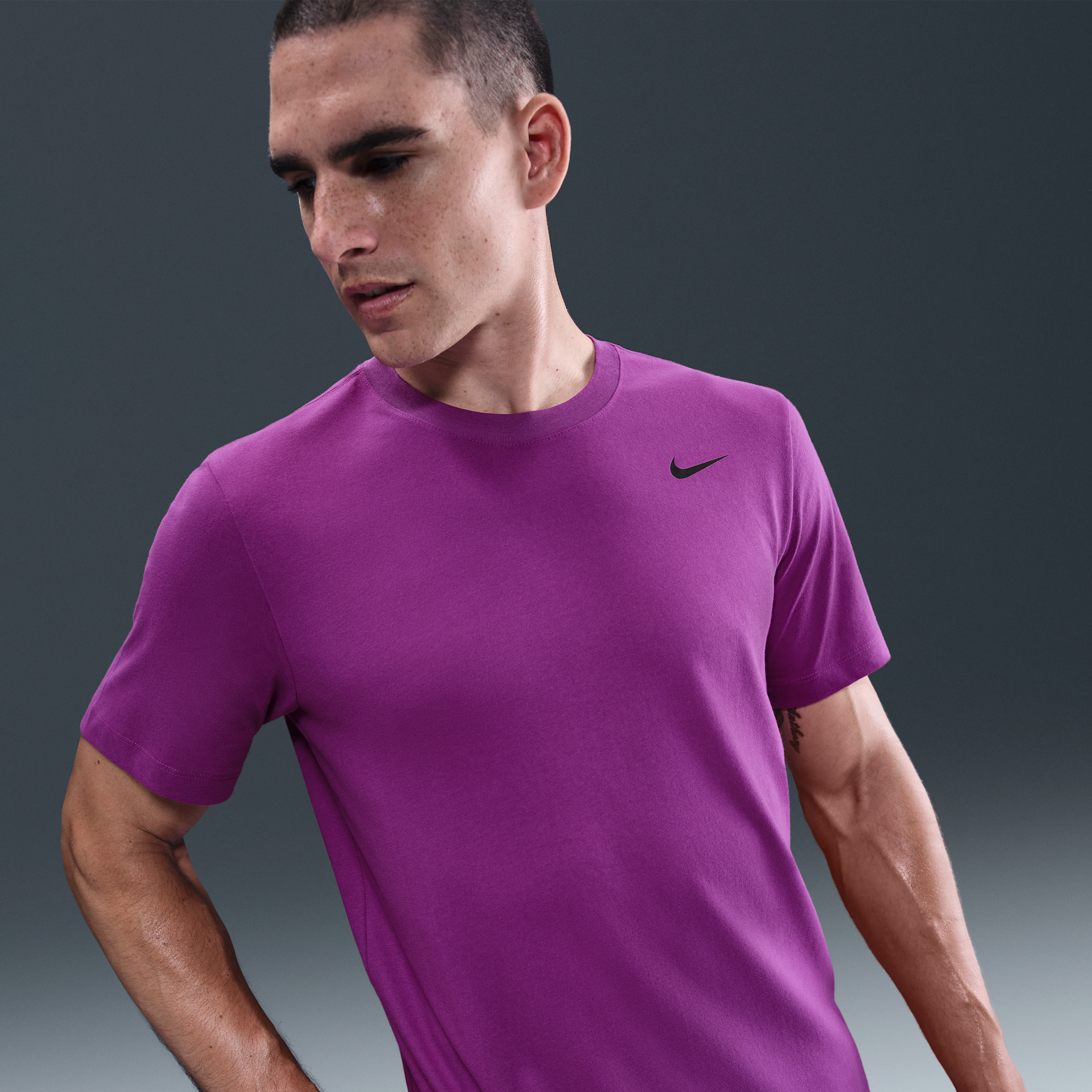 Thumbnail - Nike Dri-FIT Fitness-T-Shirt für Herren - Lila