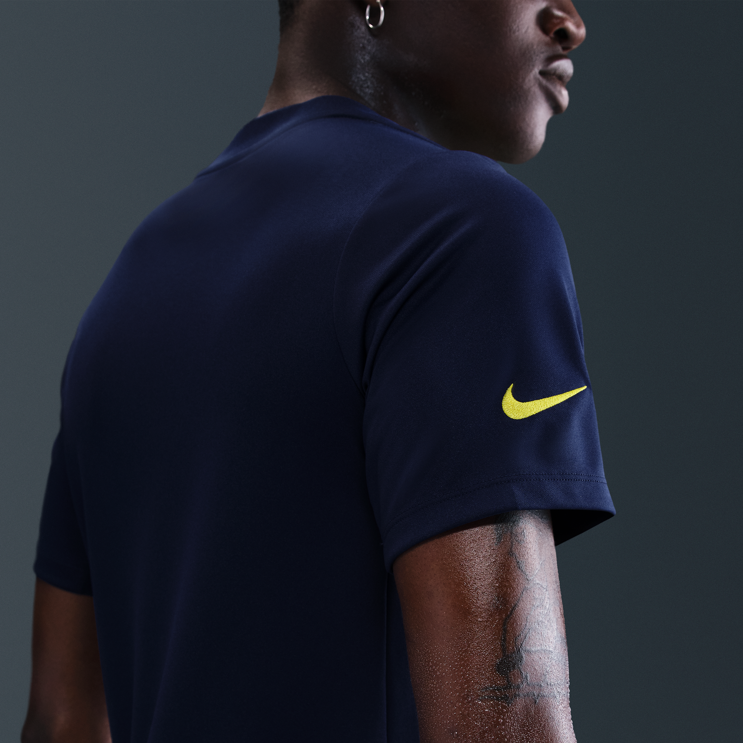 Thumbnail - Atlético Madrid Academy Pro Away Nike Dri-FIT kurzärmeliges Pre-Match-Fußballoberteil (Herren) - Blau