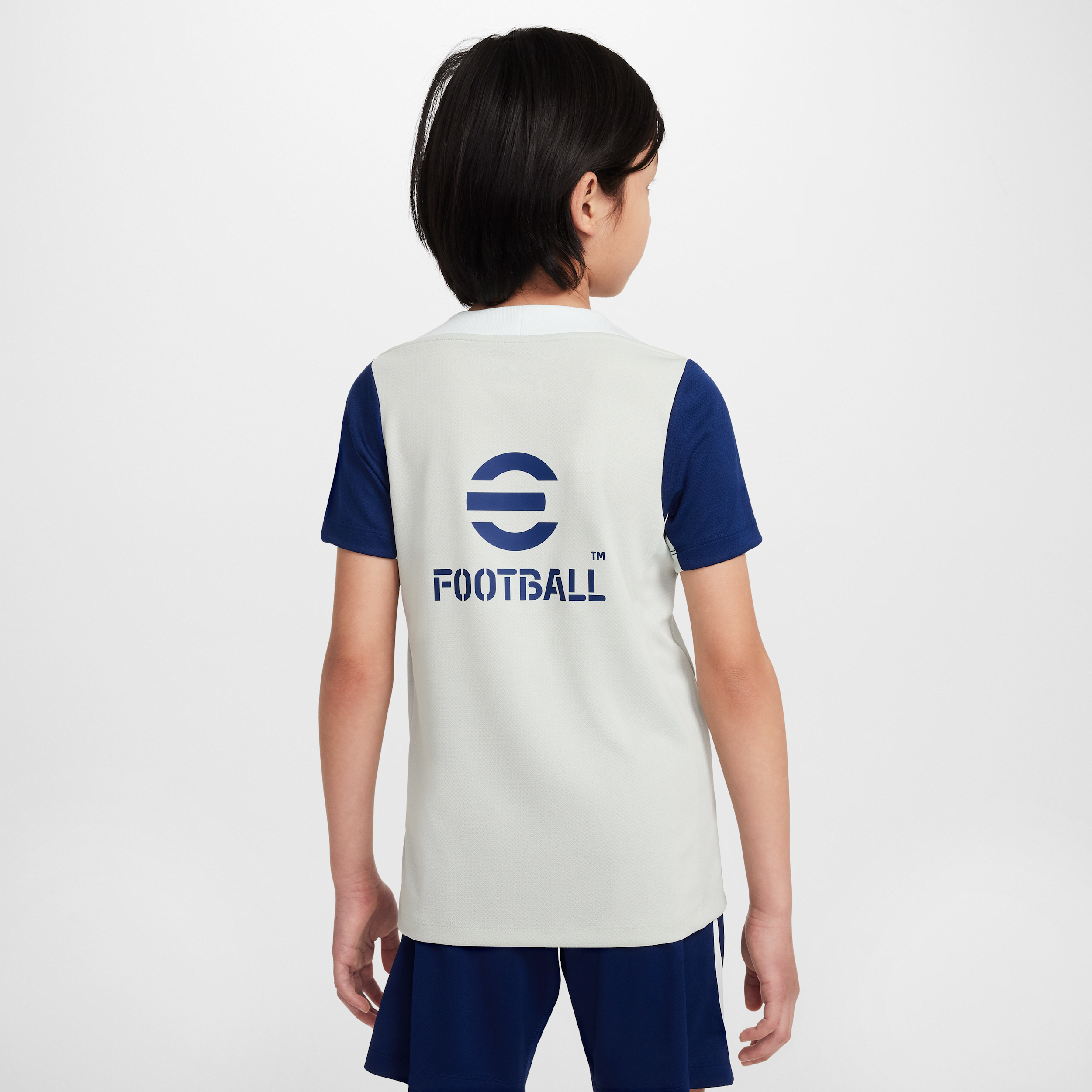 Thumbnail - Inter Mailand Strike Nike Dri-FIT Kurzarm-Fußballoberteil (ältere Kinder) - Grau