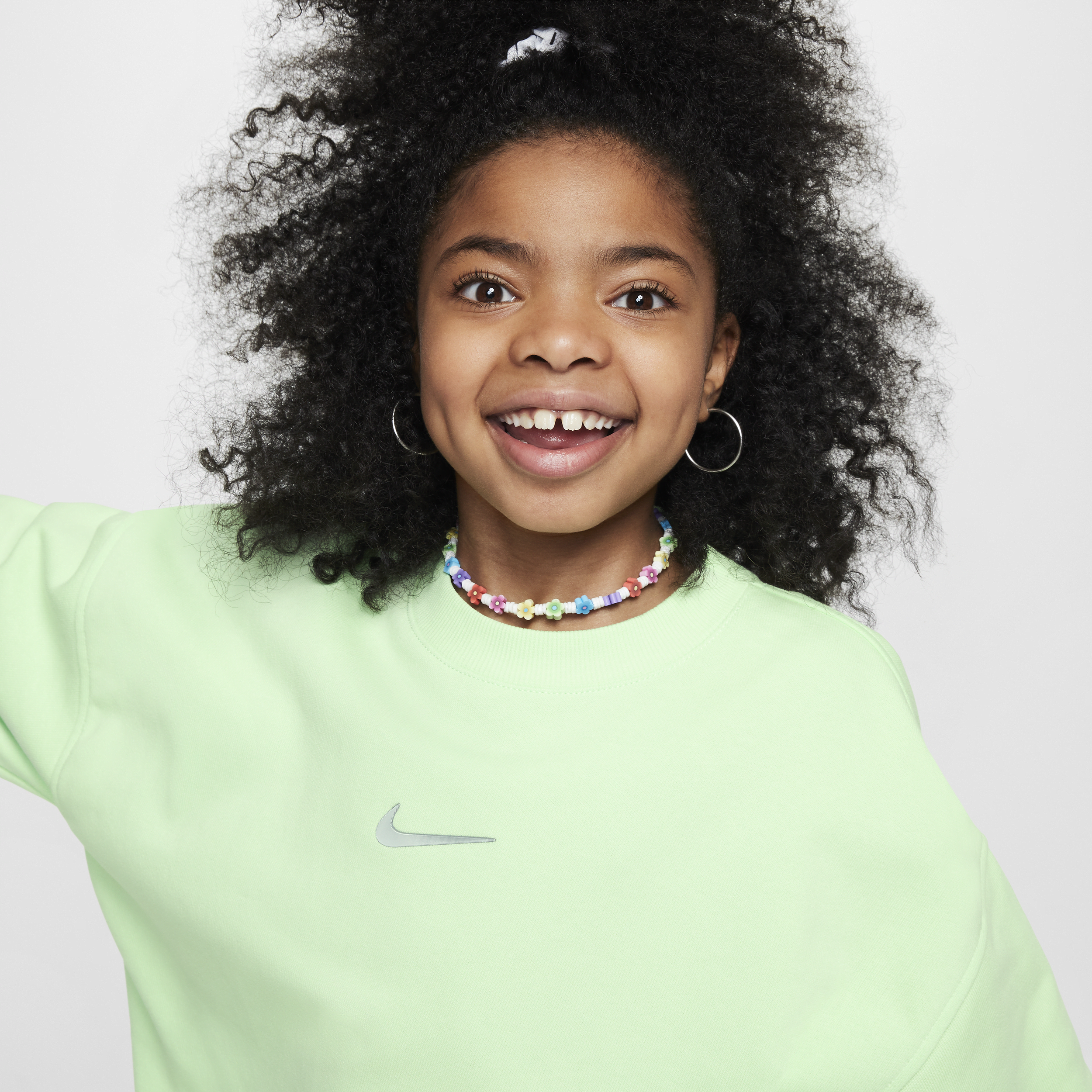 Nike Sportswear Dri-FIT sweatshirt met ronde hals voor meisjes Groen