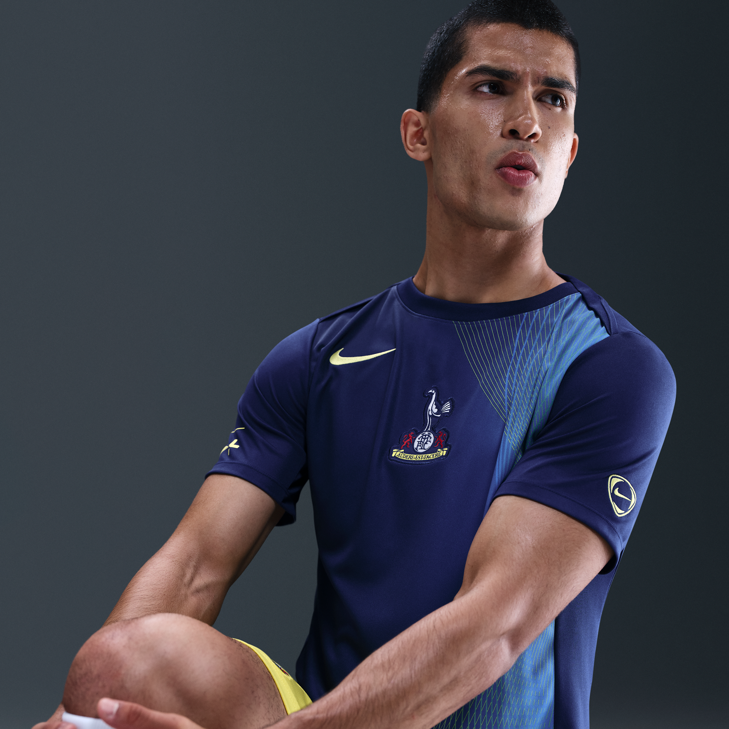 Thumbnail - Tottenham Hotspur Academy Pro Third Nike Dri-FIT Total 90 Pre-Match-Fußballoberteil (Herren) - Blau
