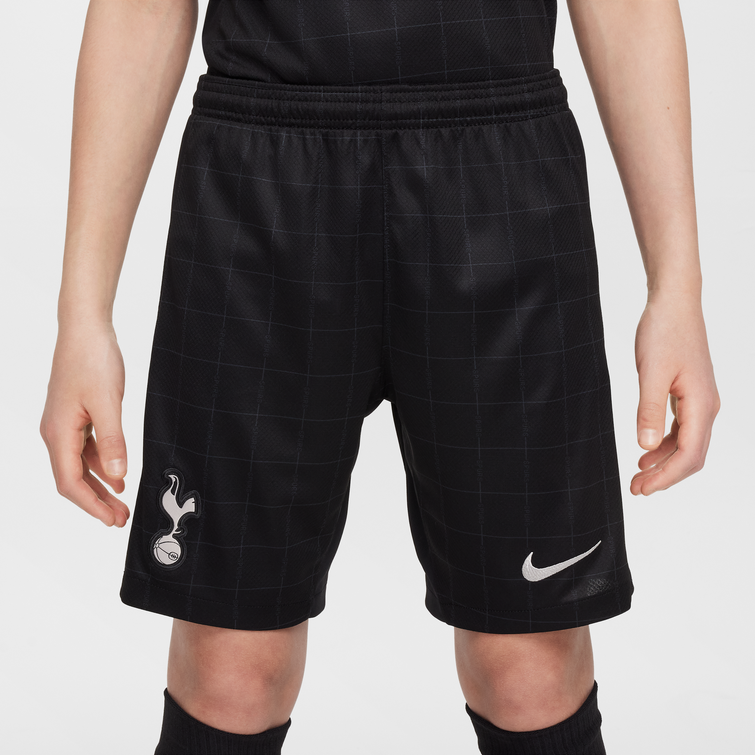 Thumbnail - Tottenham Hotspur 2025/26 Stadium Away Nike Replika-Fußballshorts mit Dri-FIT-Technologie (ältere Kinder) - Schwarz