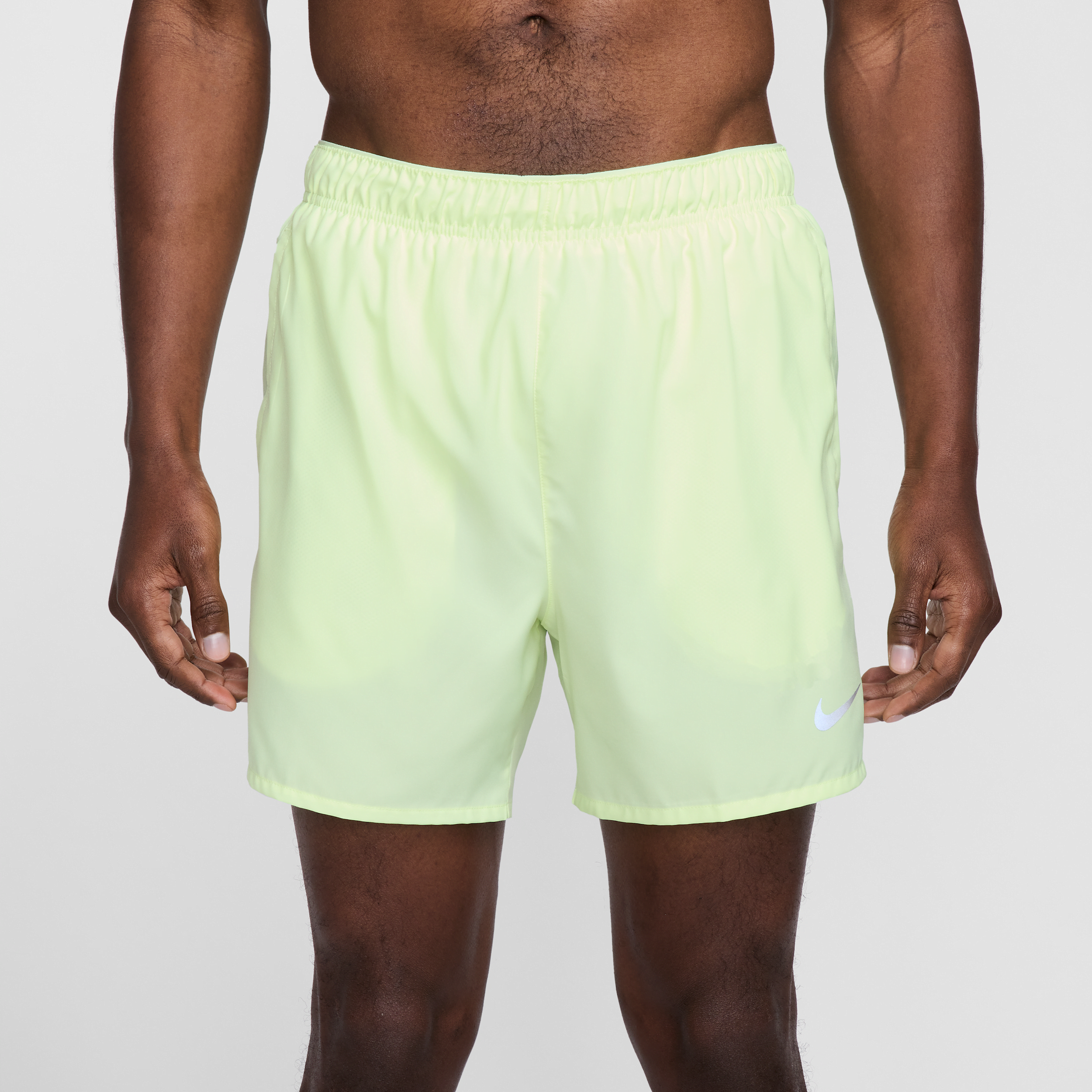 Short de running avec sous-short intégré 13 cm Dri-FIT Nike Challenger pour homme - Jaune