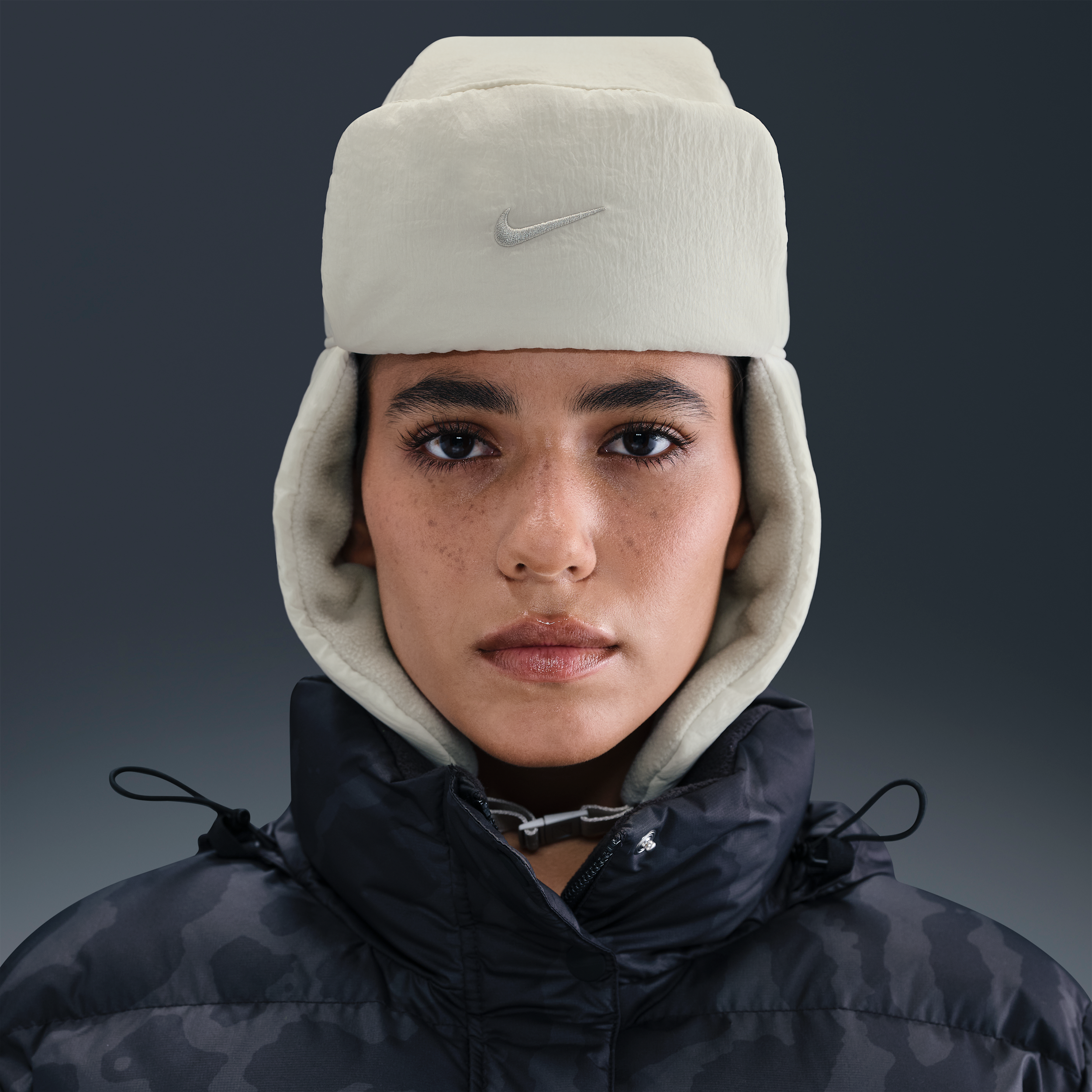 Thumbnail - Nike Fly unstrukturierte Puffer Trapper Cap - Grau