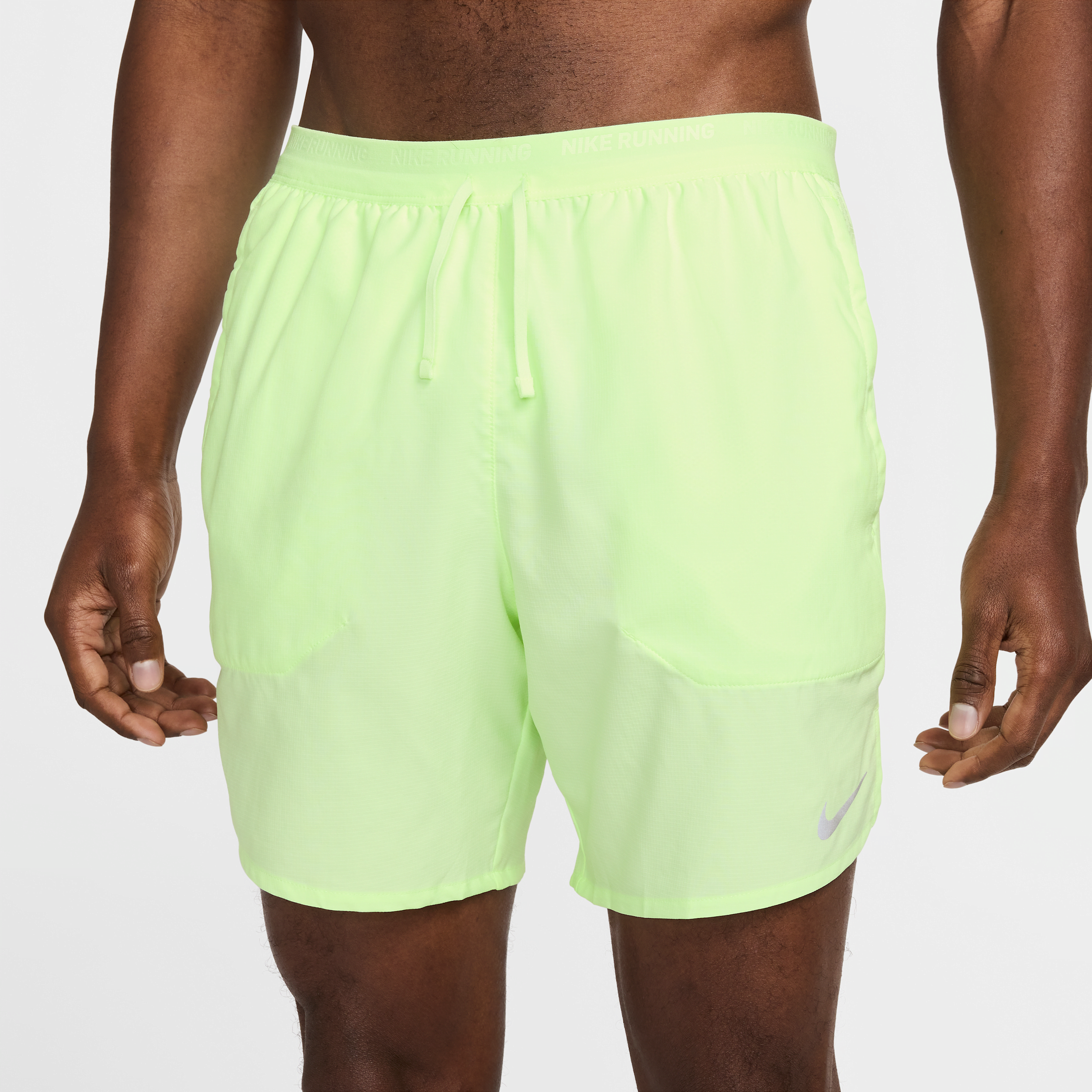 Nike Stride Dri-FIT hardloopshorts met binnenbroek voor heren (18 cm) Geel