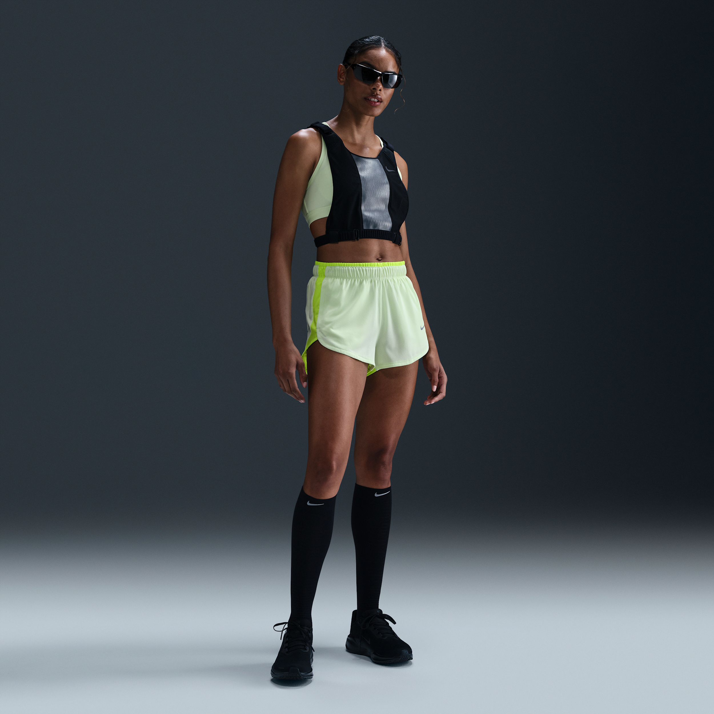 Nike Dri-FIT hardloopshorts met binnenbroekje voor dames - Geel