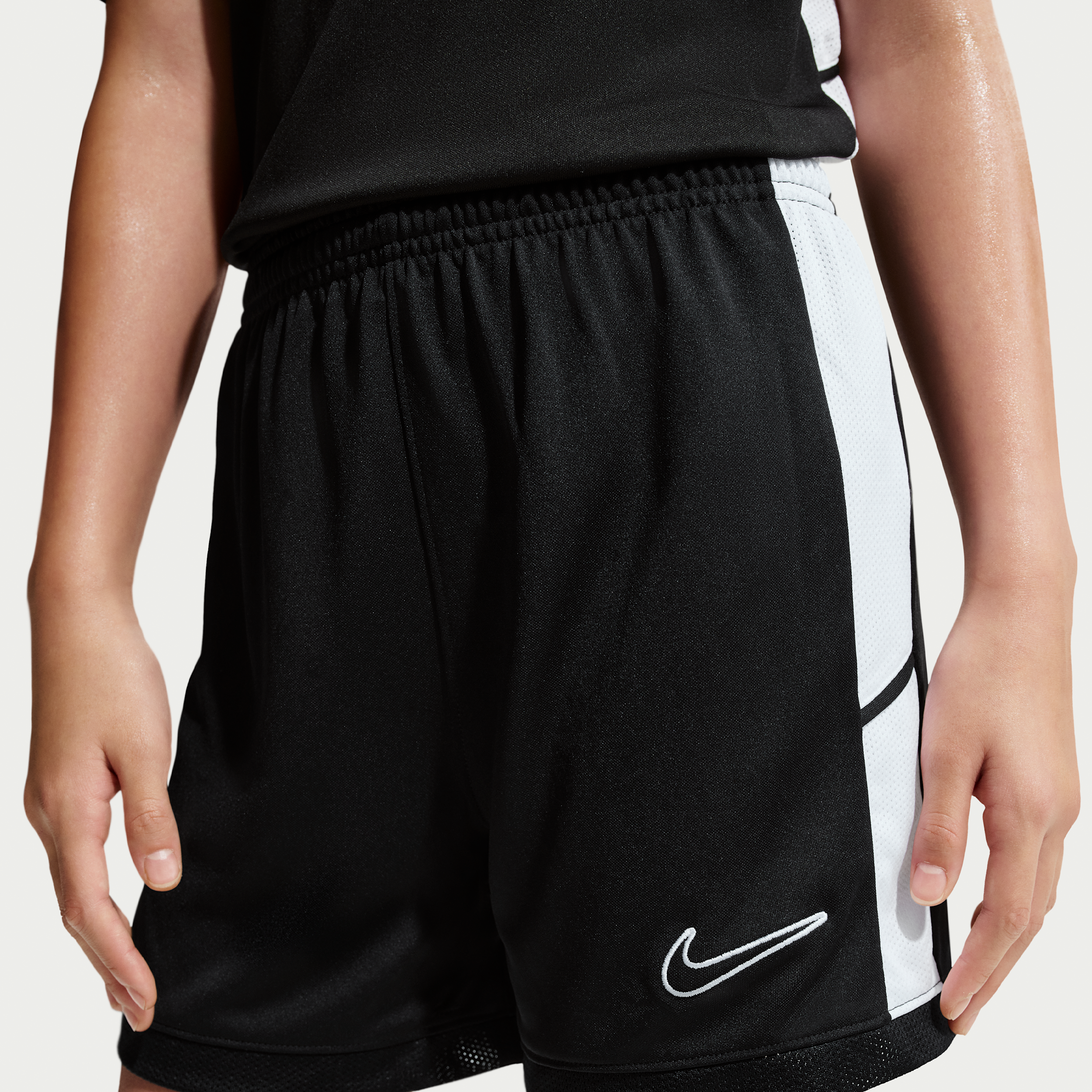 Thumbnail - Nike Academy Dri-FIT Fußballshorts (ältere Kinder, Mädchen, ca. 10 cm) - Schwarz