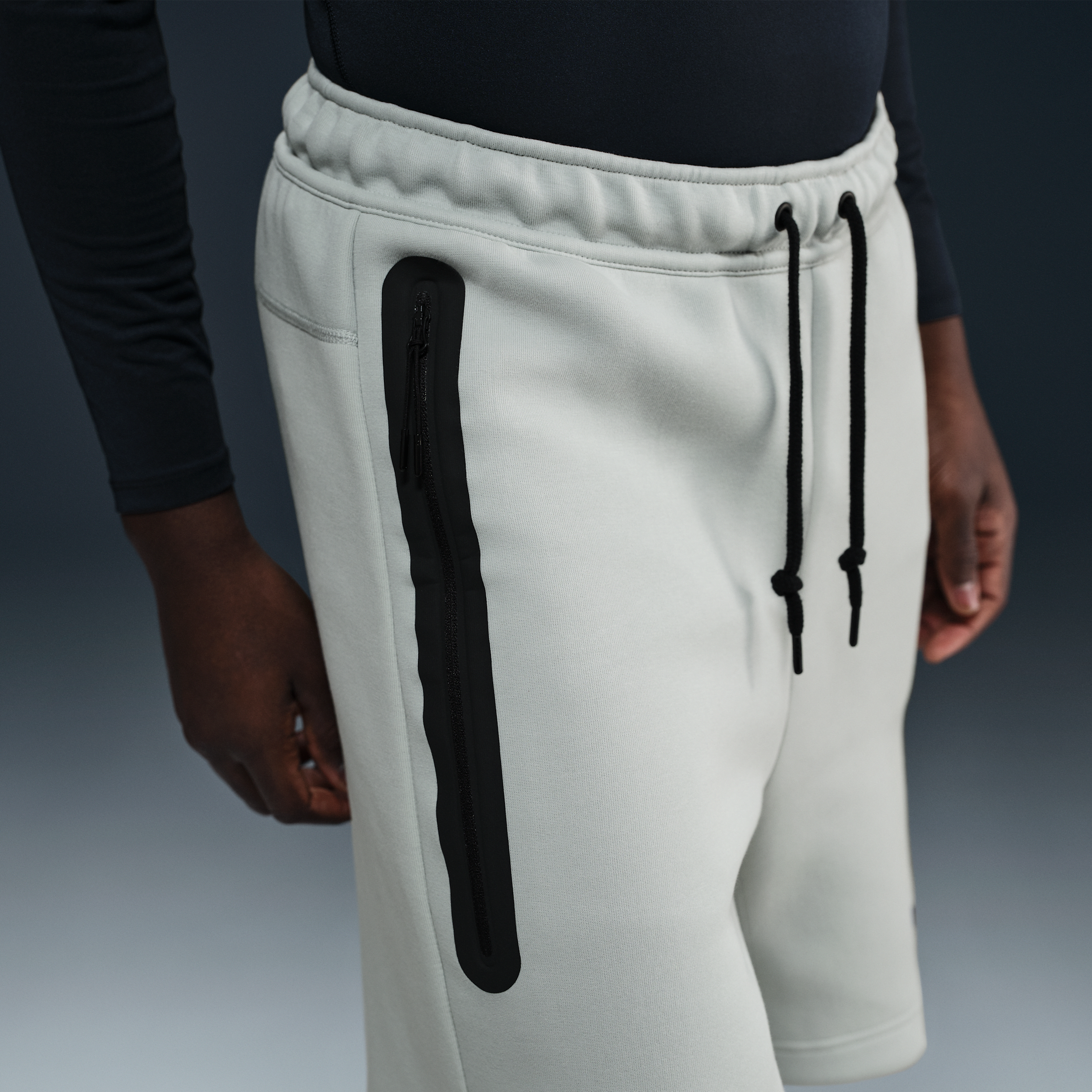 Thumbnail - Inter Mailand Tech Nike Fußball-Fleece-Shorts (Herren) - Grau