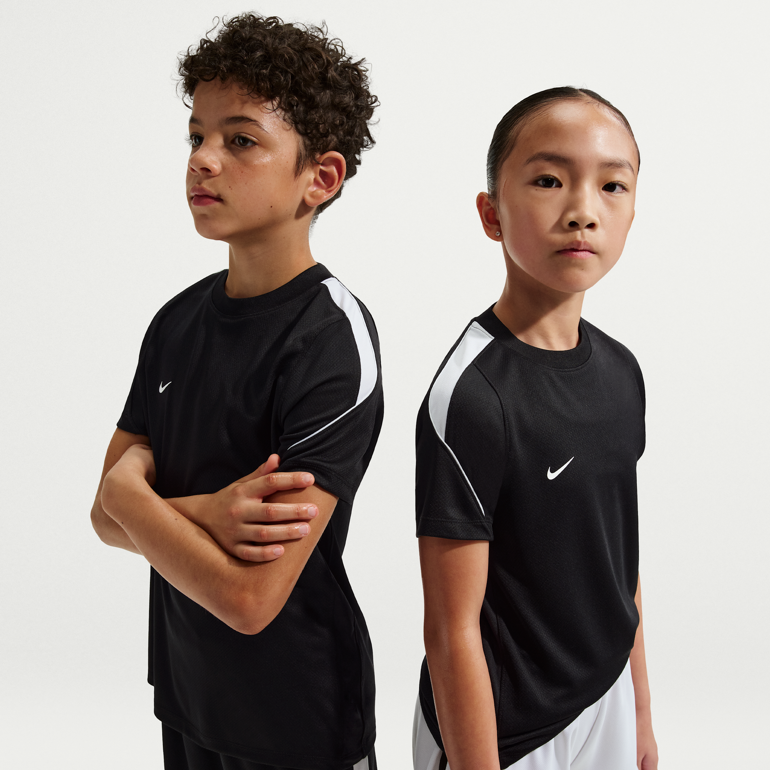 Nike Strike Older Kids Dri-FIT Football Short-Sleeve Top - Black - Polyester