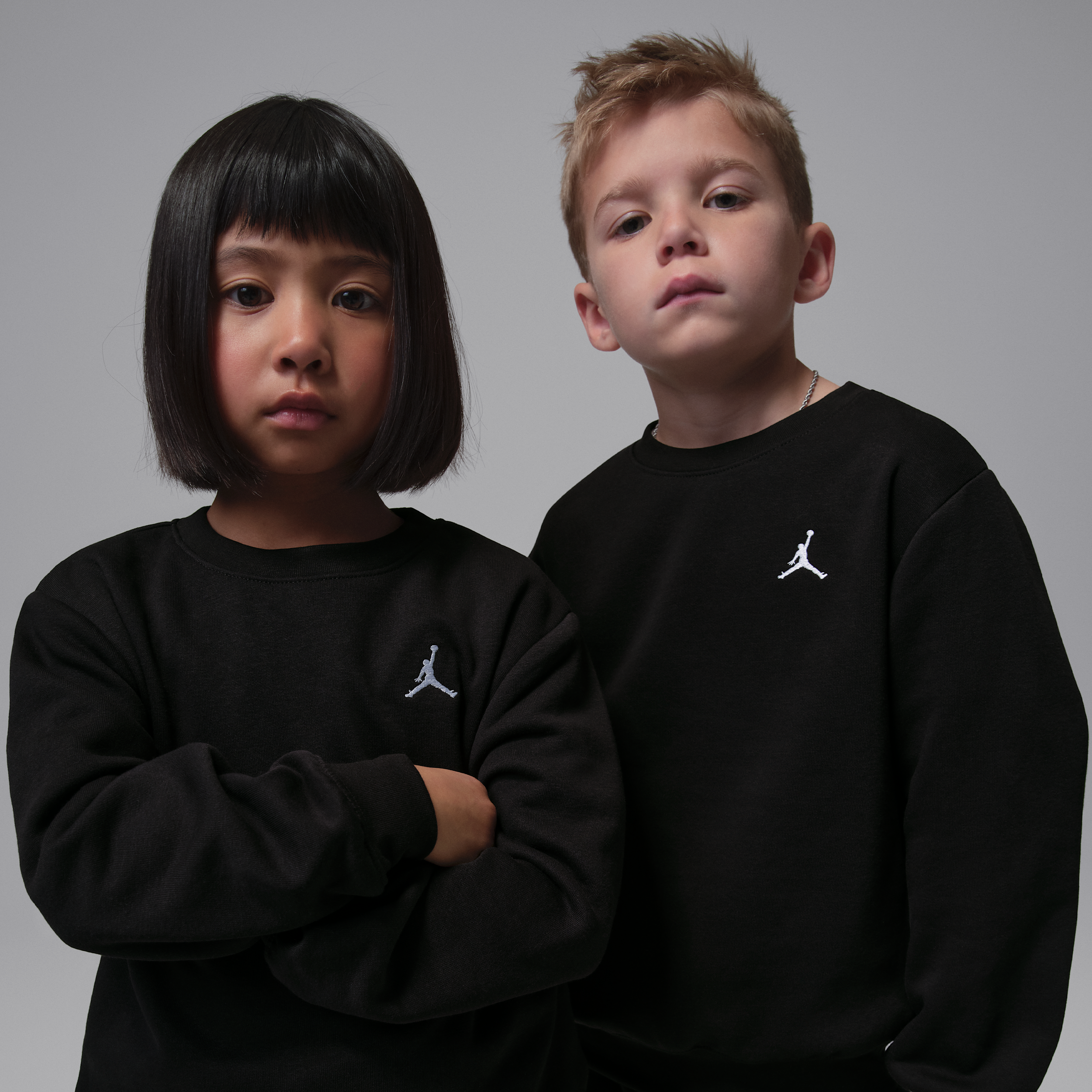 Thumbnail - Jordan Brooklyn Fleece zweiteiliges Set mit Rundhalsshirt (jüngere Kinder) - Schwarz