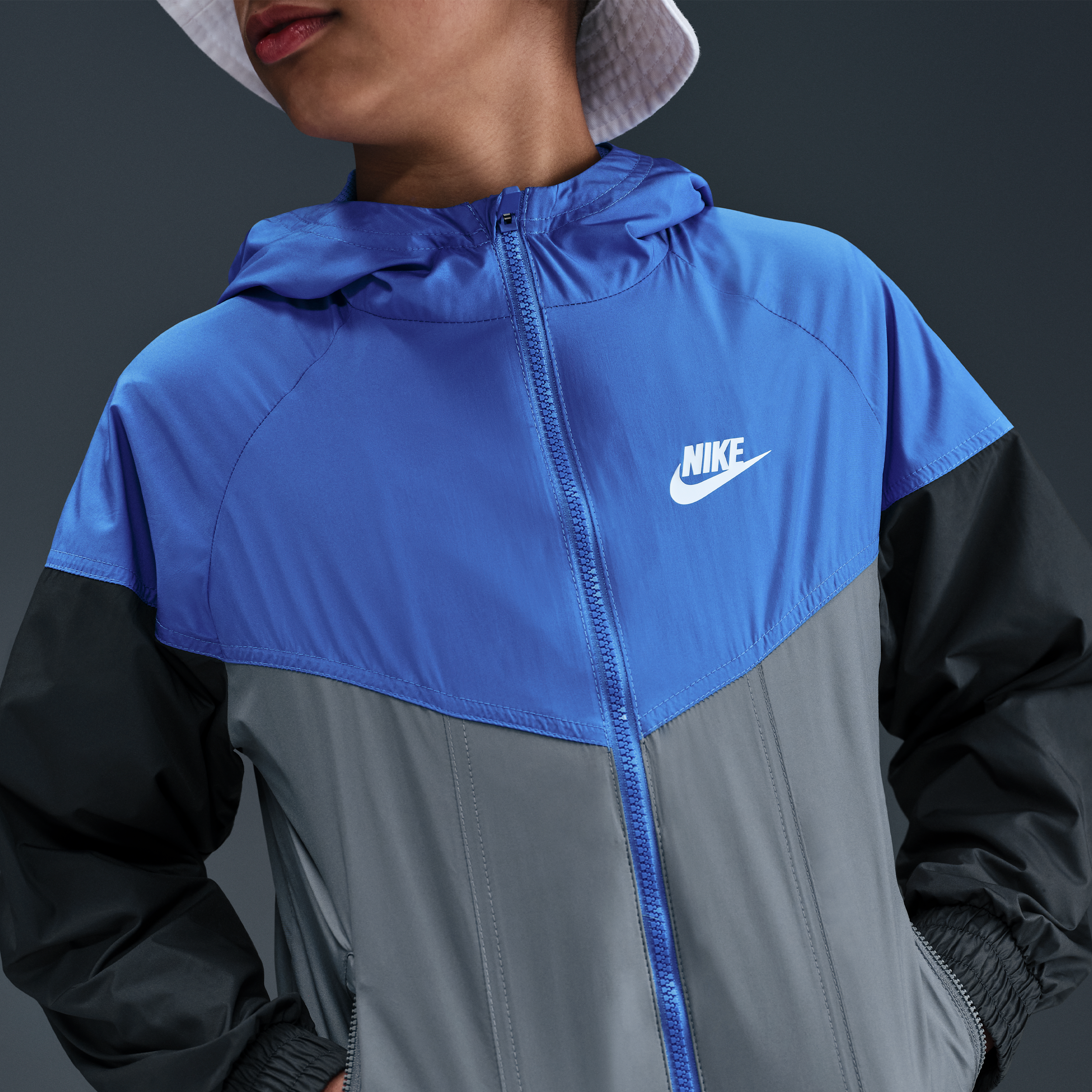 Thumbnail - Nike Windrunner Repel-Jacke mit Kapuze für ältere Kinder - Blau
