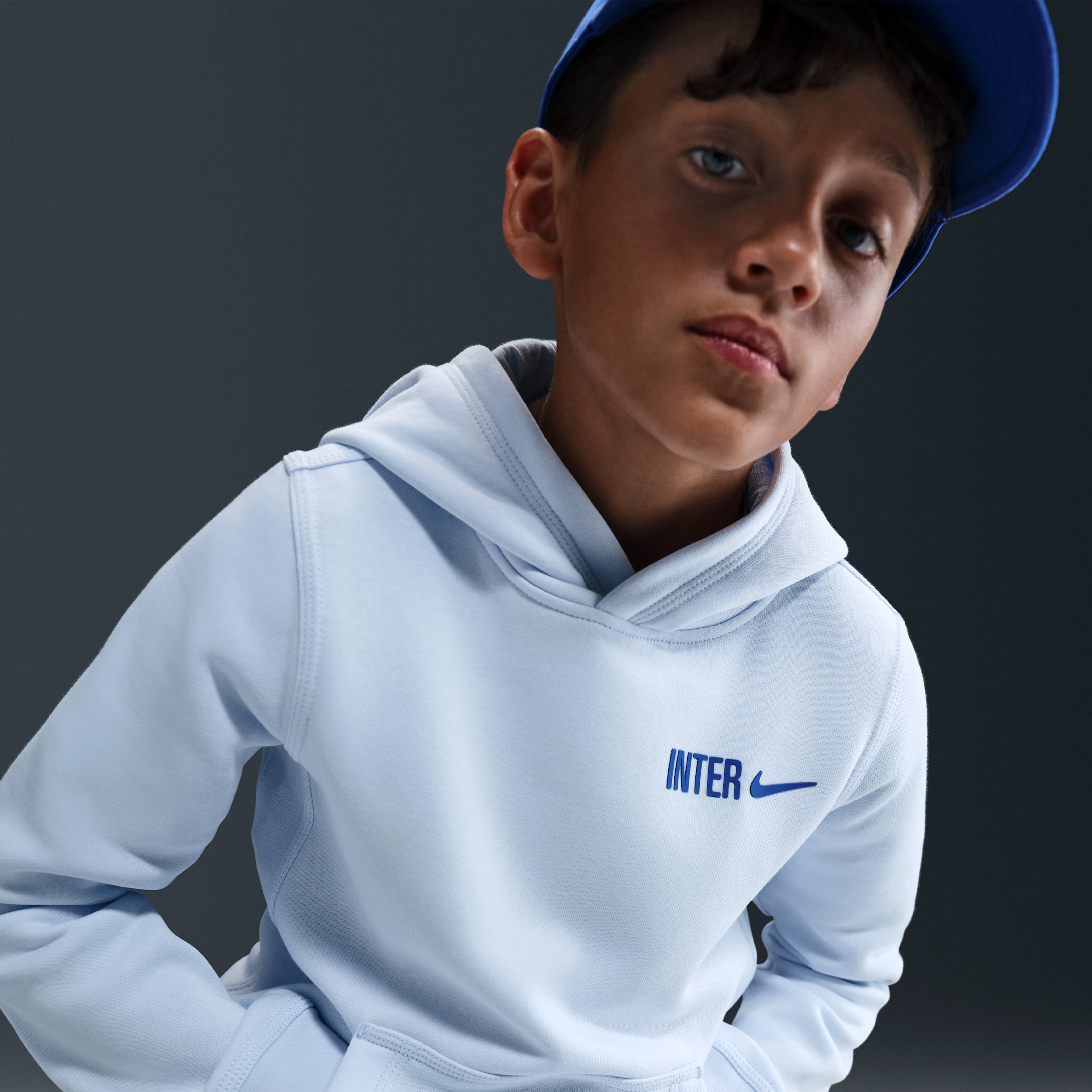 Thumbnail - Inter Mailand Club Nike Football Fleece-Hoodie für ältere Kinder (Jungen) - Grau