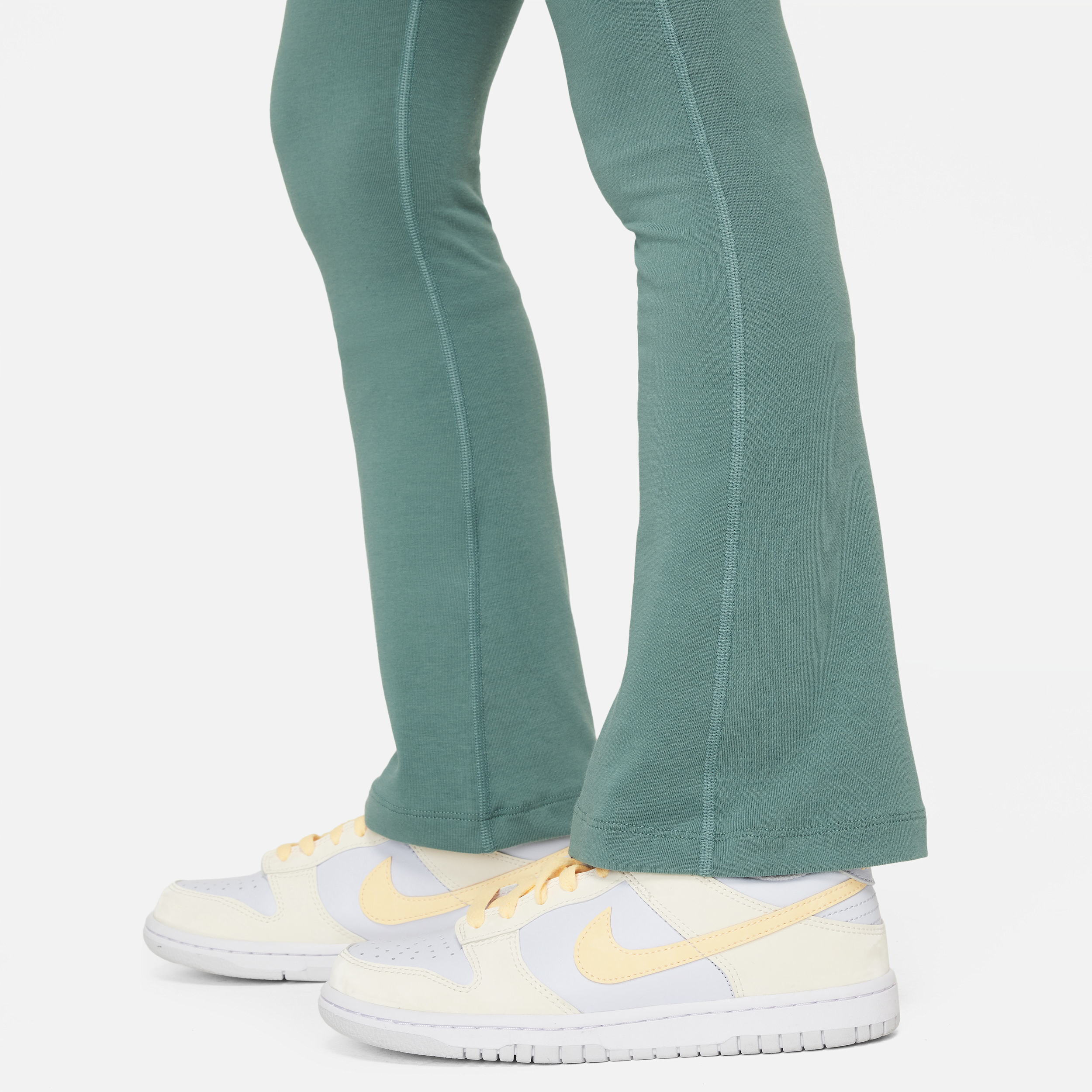 Nike Sportswear Favorites legging met wijde pijpen voor meisjes Groen